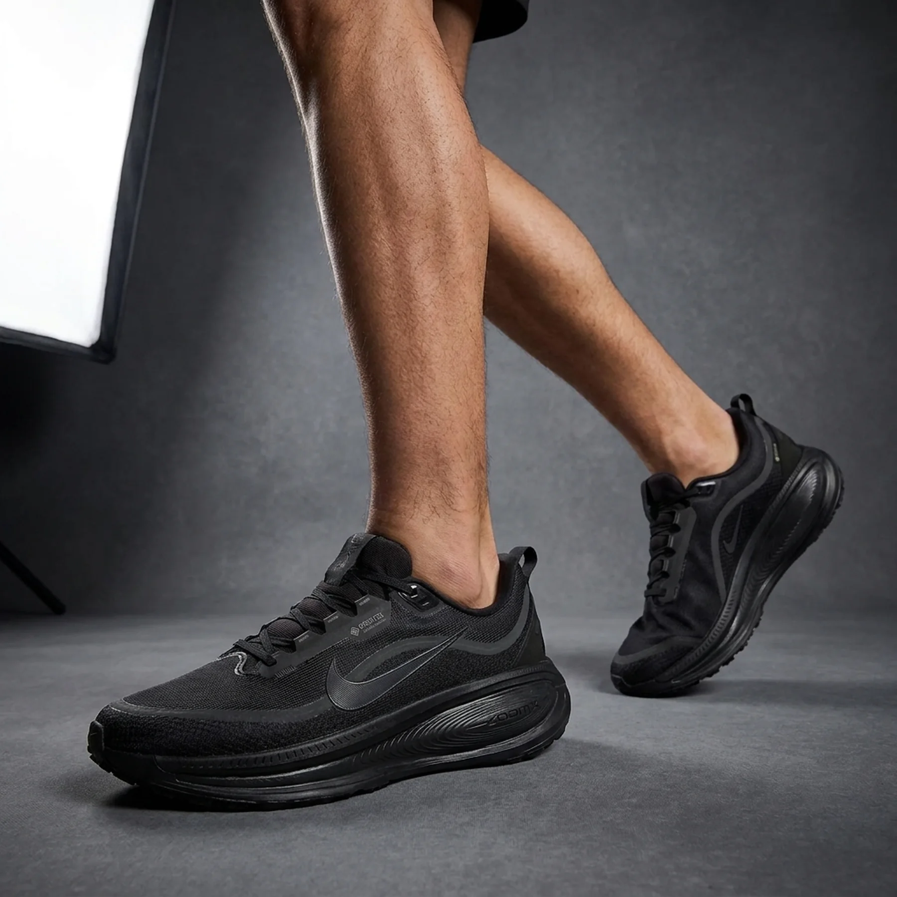 Кросівки чоловічі Nike Vomero 18 Gtx Black (HQ7001-001)