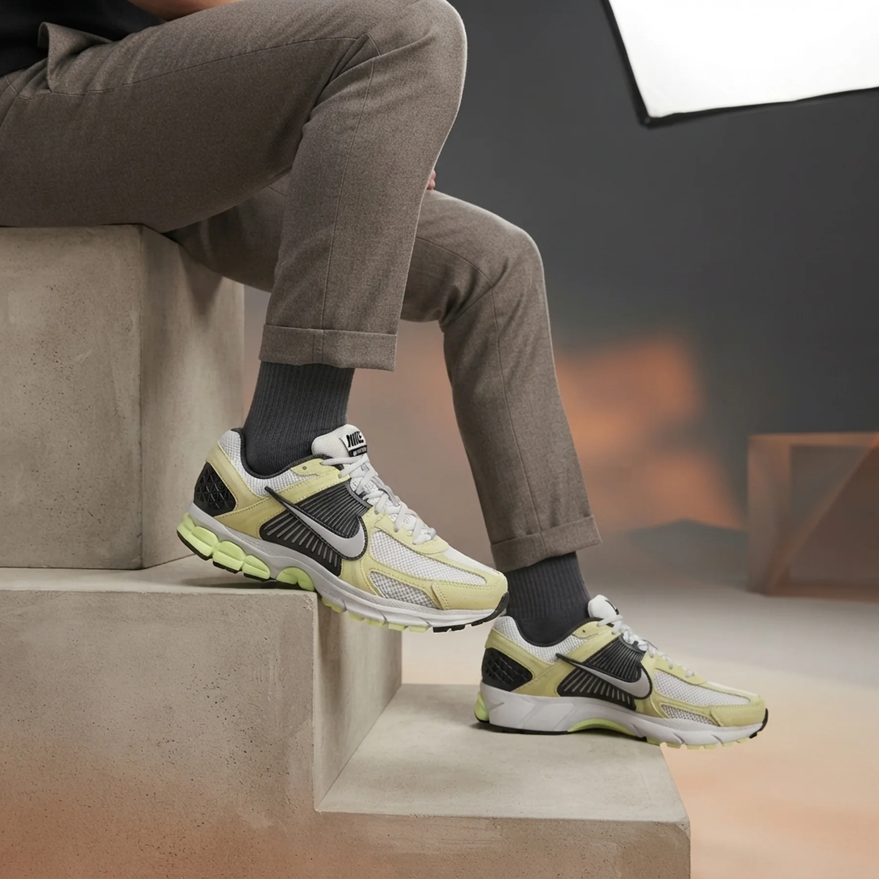 Кросівки чоловічі Nike Zoom Vomero 5 (HF1553-700)