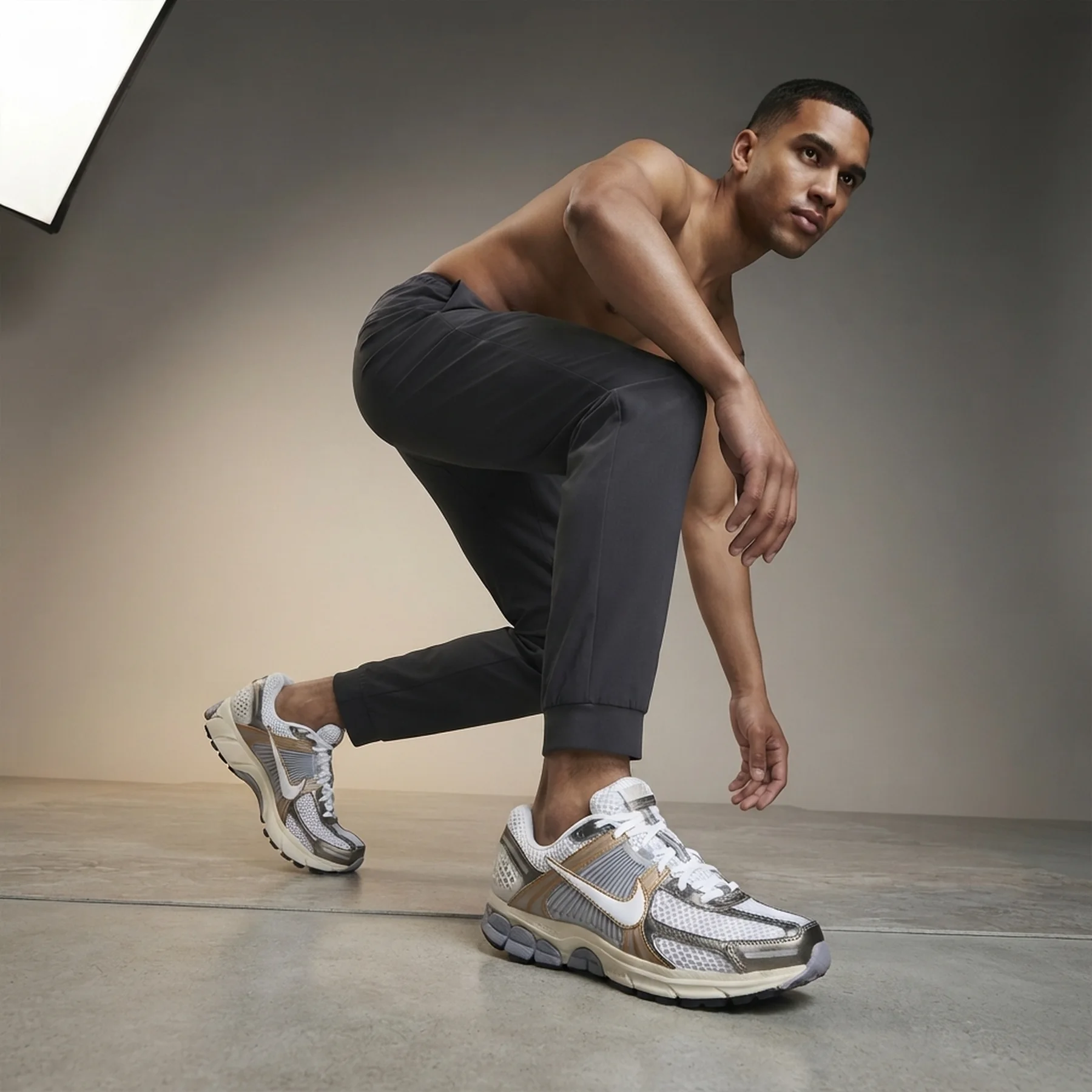 Кросівки чоловічі Nike Zoom Vomero 5 (HJ7247-099)