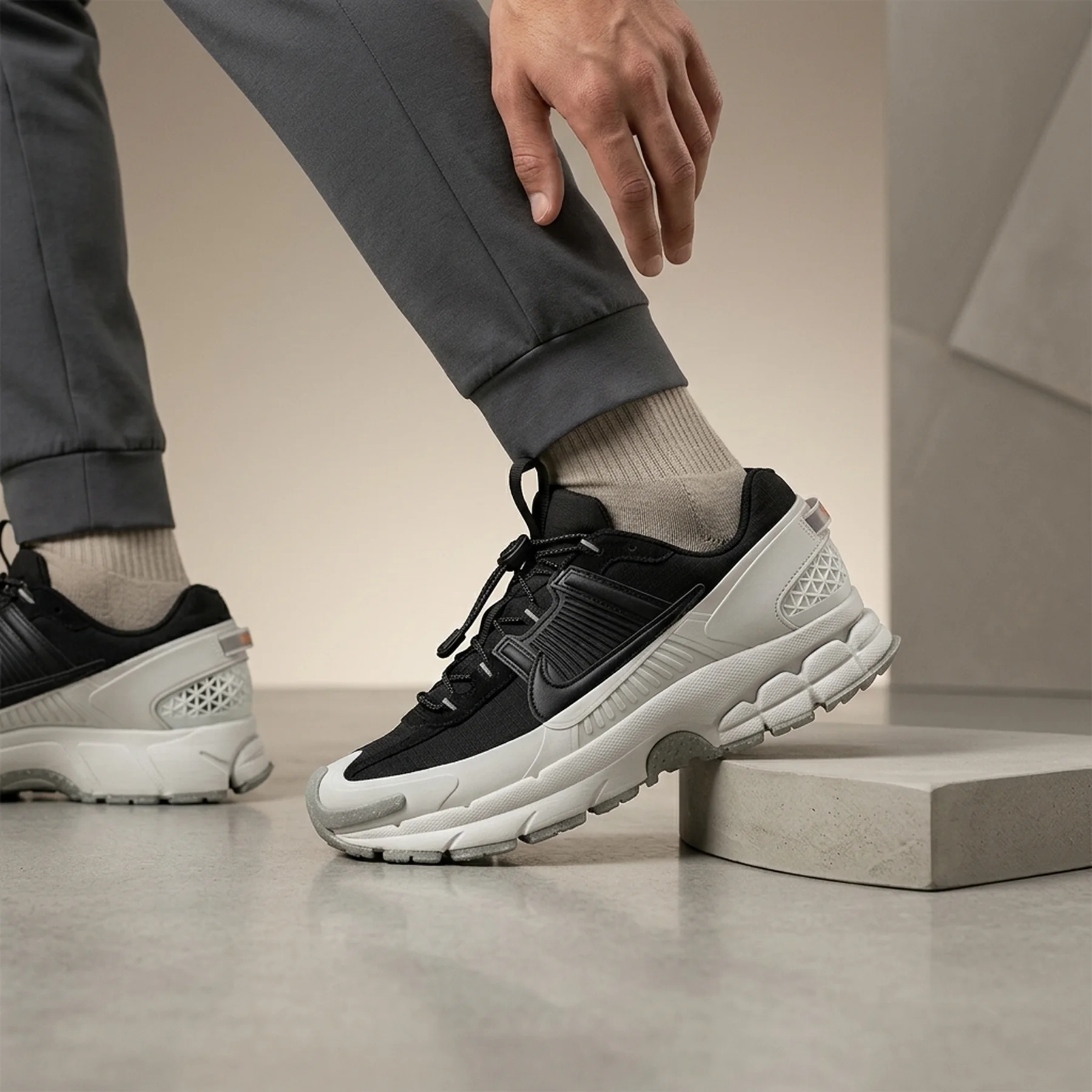 Кросівки чоловічі Nike Zoom Vomero Roam (FV2295-001)