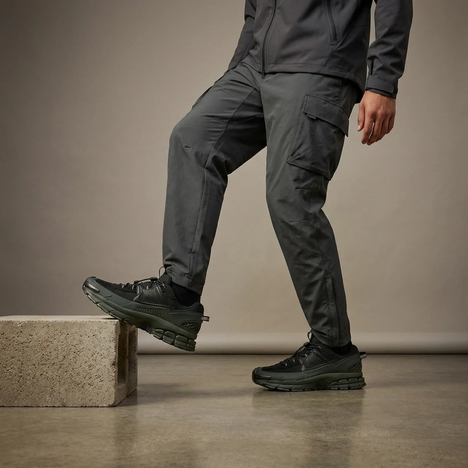 Кросівки чоловічі Nike Vomero 5 Roam Sequoia