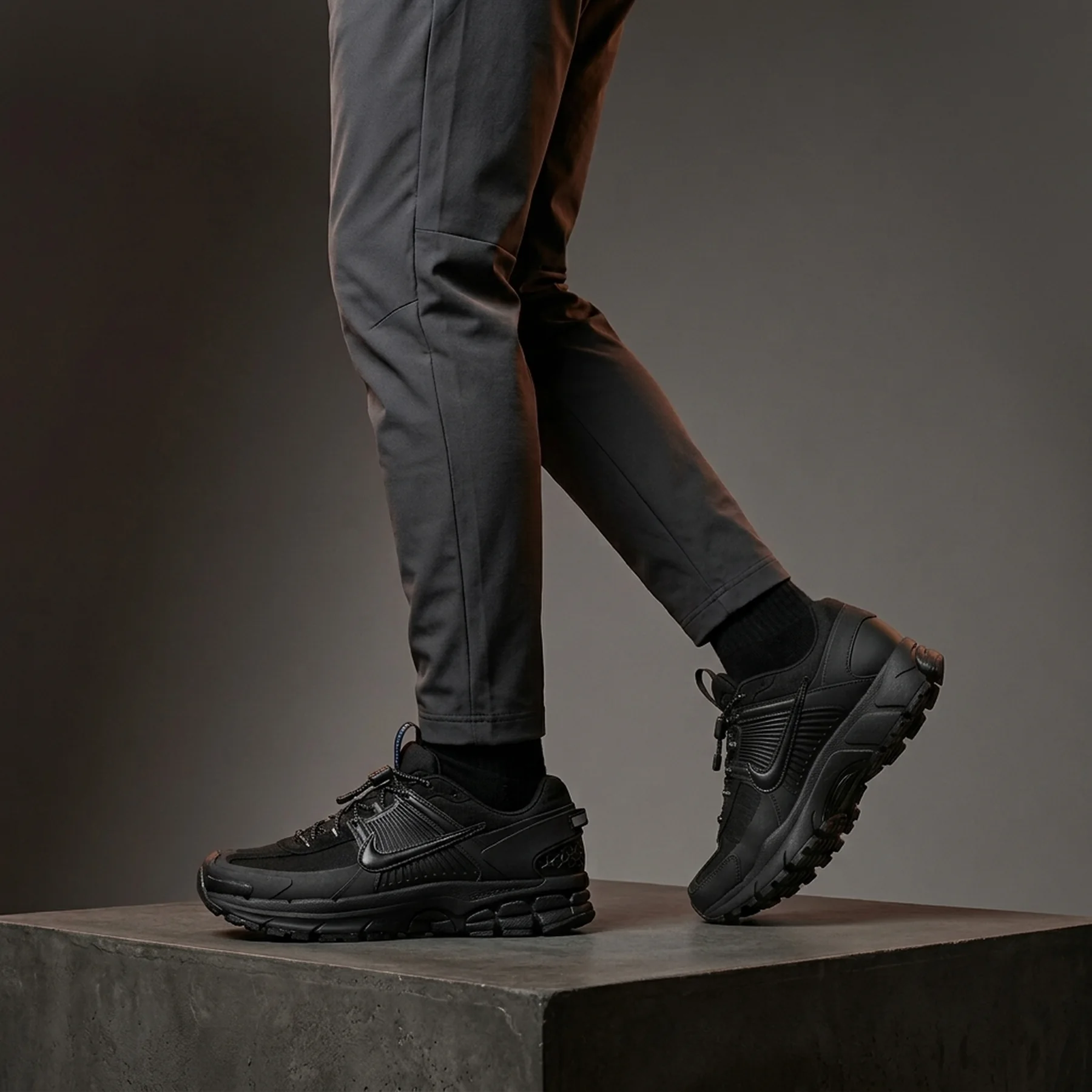 Кросівки чоловічі Nike Zoom Vomero Roam Triple Black