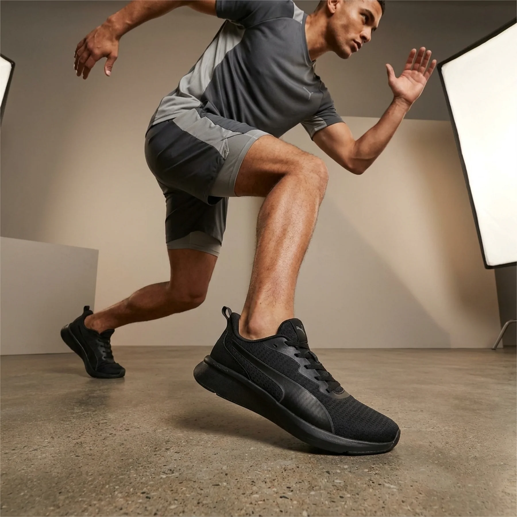 Кросівки чоловічі Puma Flyer Lite (37877402)