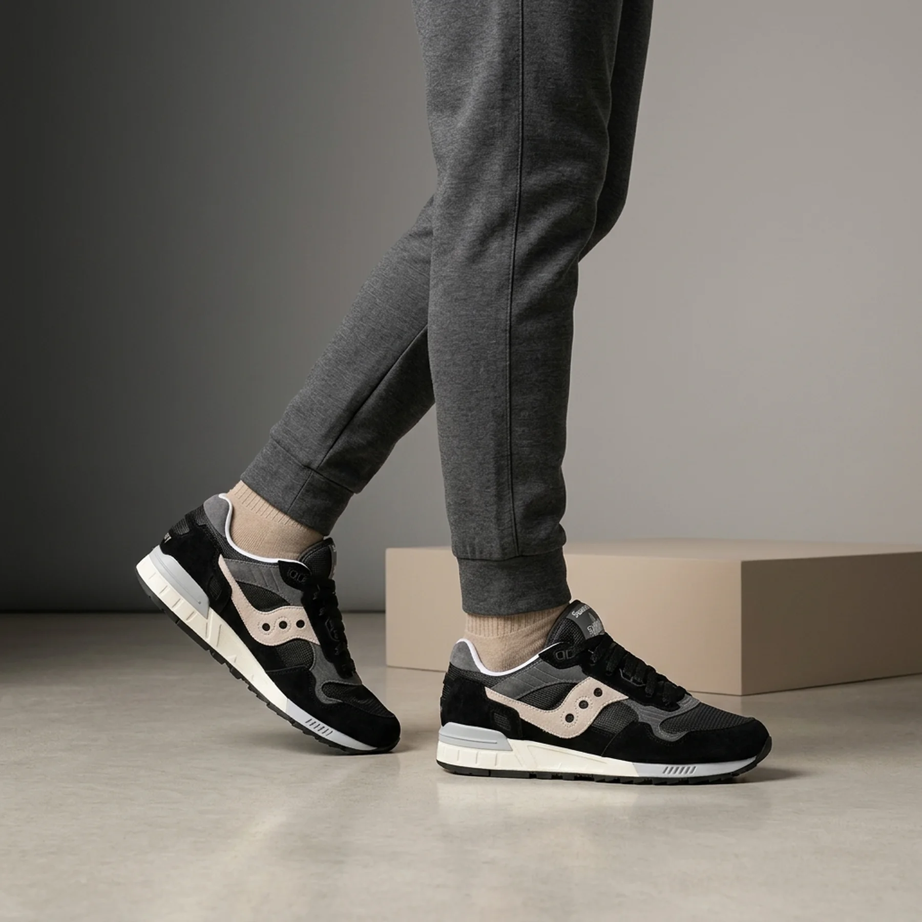 Кросівки чоловічі Saucony Shadow 5000 'Black Cream'