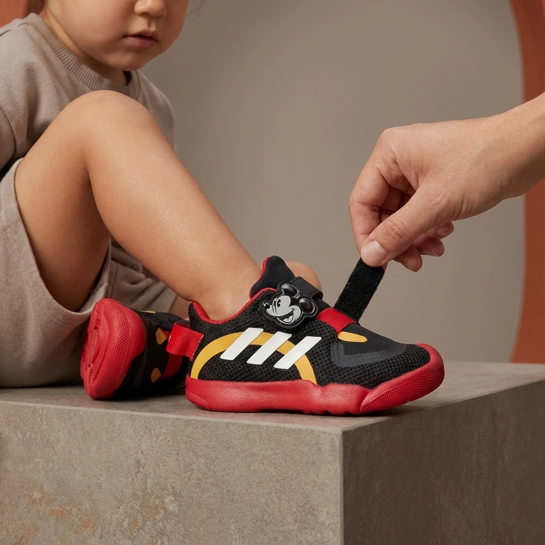 Кросівки дитячі Adidas Activeplay Minnie (FV4258)