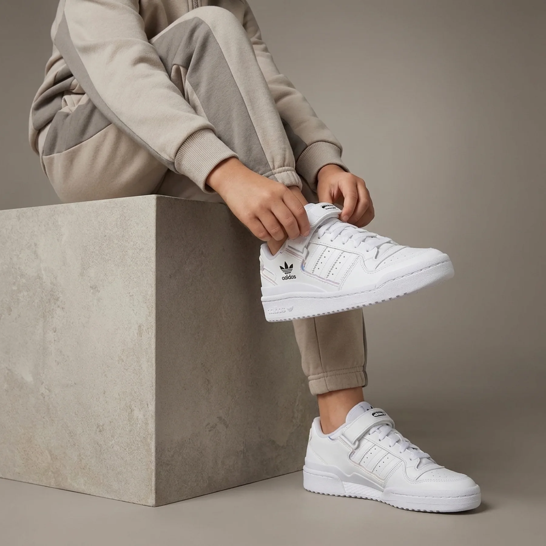 Кросівки дитячі Adidas forum low J