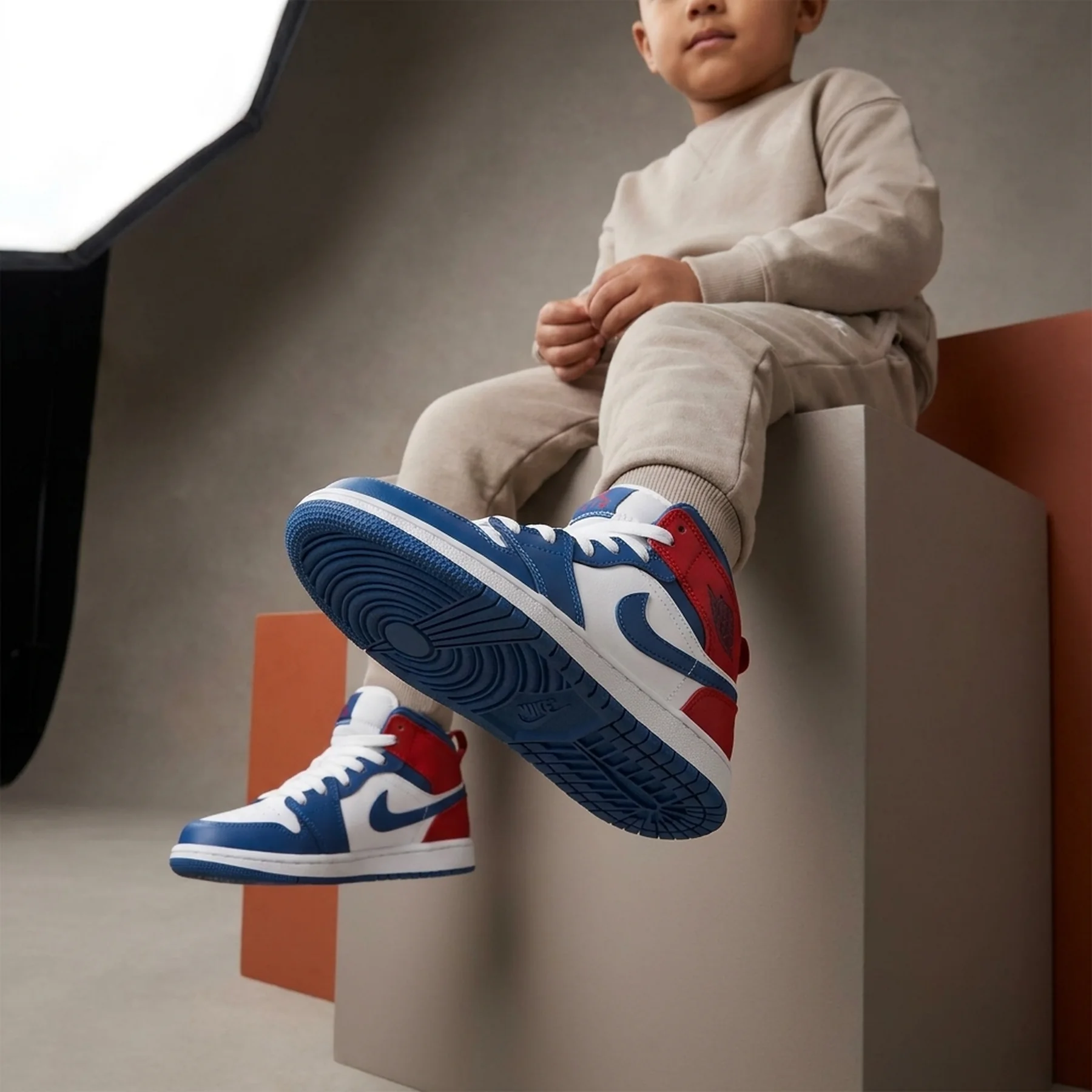Кросівки дитячі Jordan 1 Mid (Ps) (DQ8424-102)