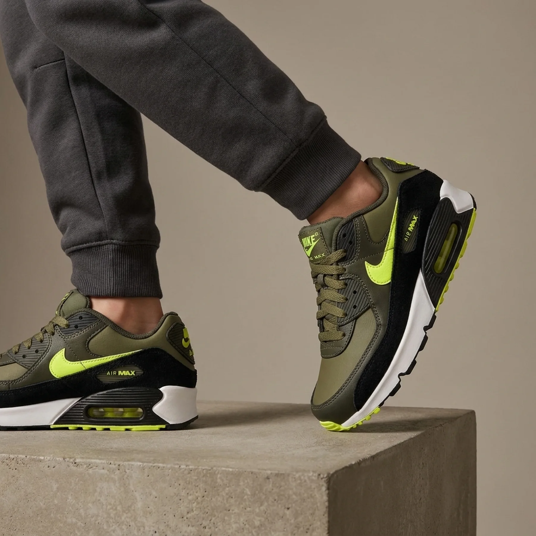Кросівки дитячі Nike Air Max 90 Leather GS 'Medium Olive Volt'