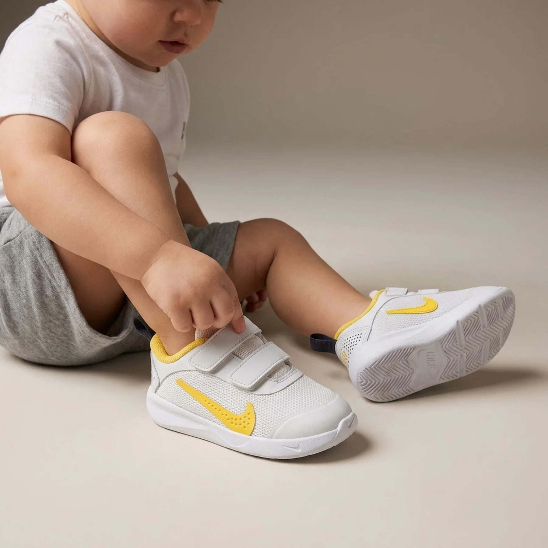Кросівки дитячі Nike Baby Sneakers Omni Multi-Court (DM9028-102)