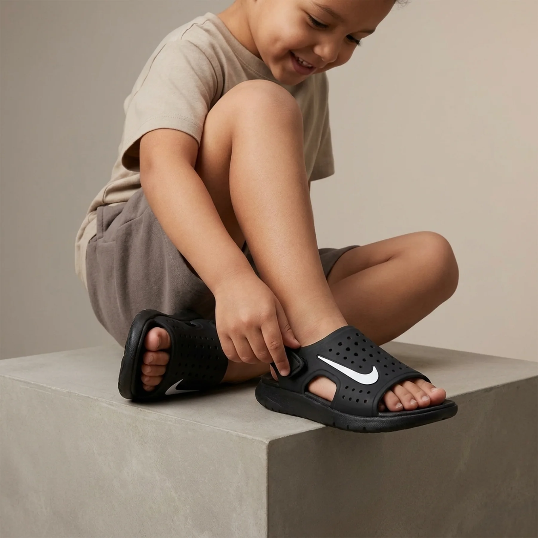 Кросівки дитячі Nike Cosmic Runner (HF6277-001)