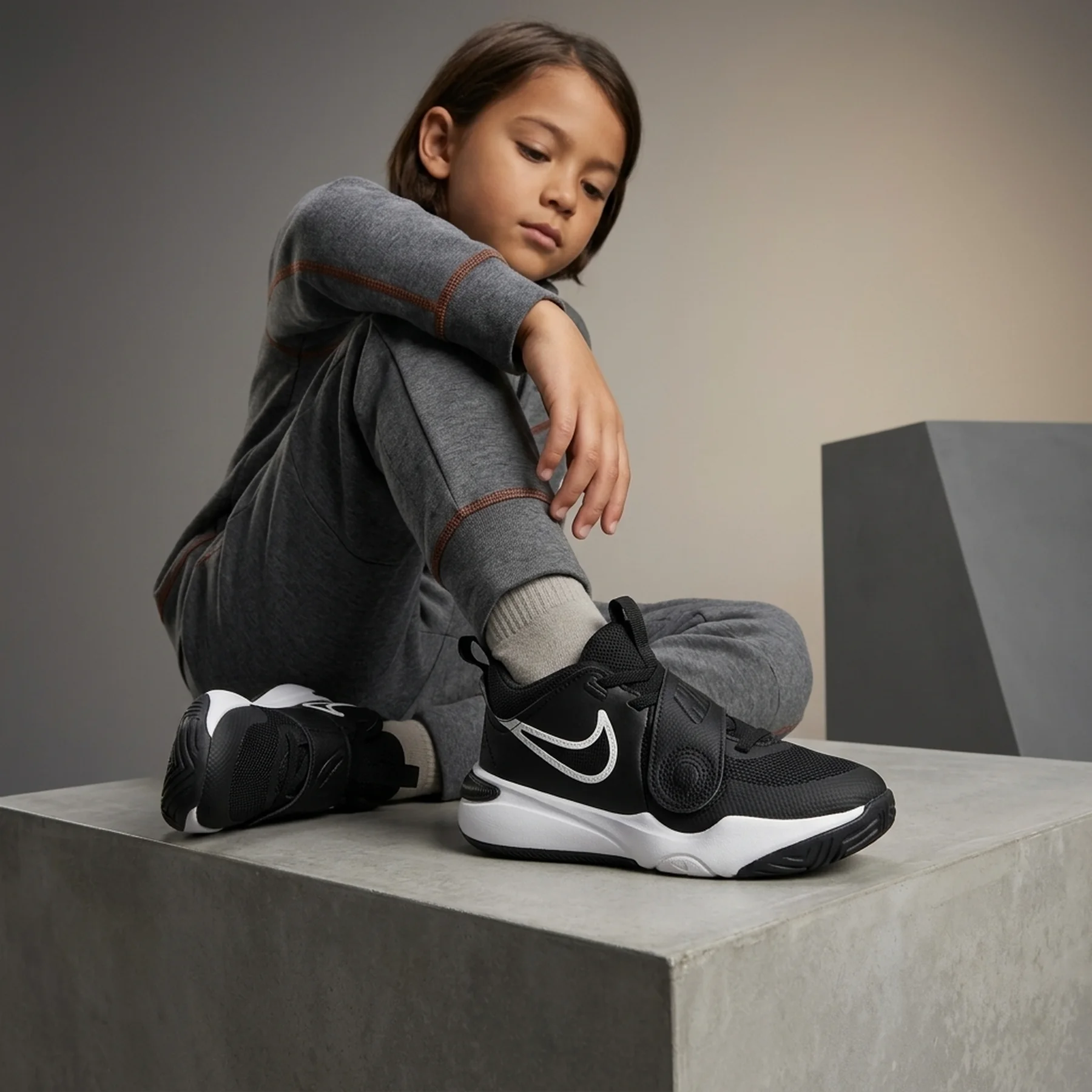 Кросівки дитячі Nike Eam Hustle D 11 (DV8994-002)