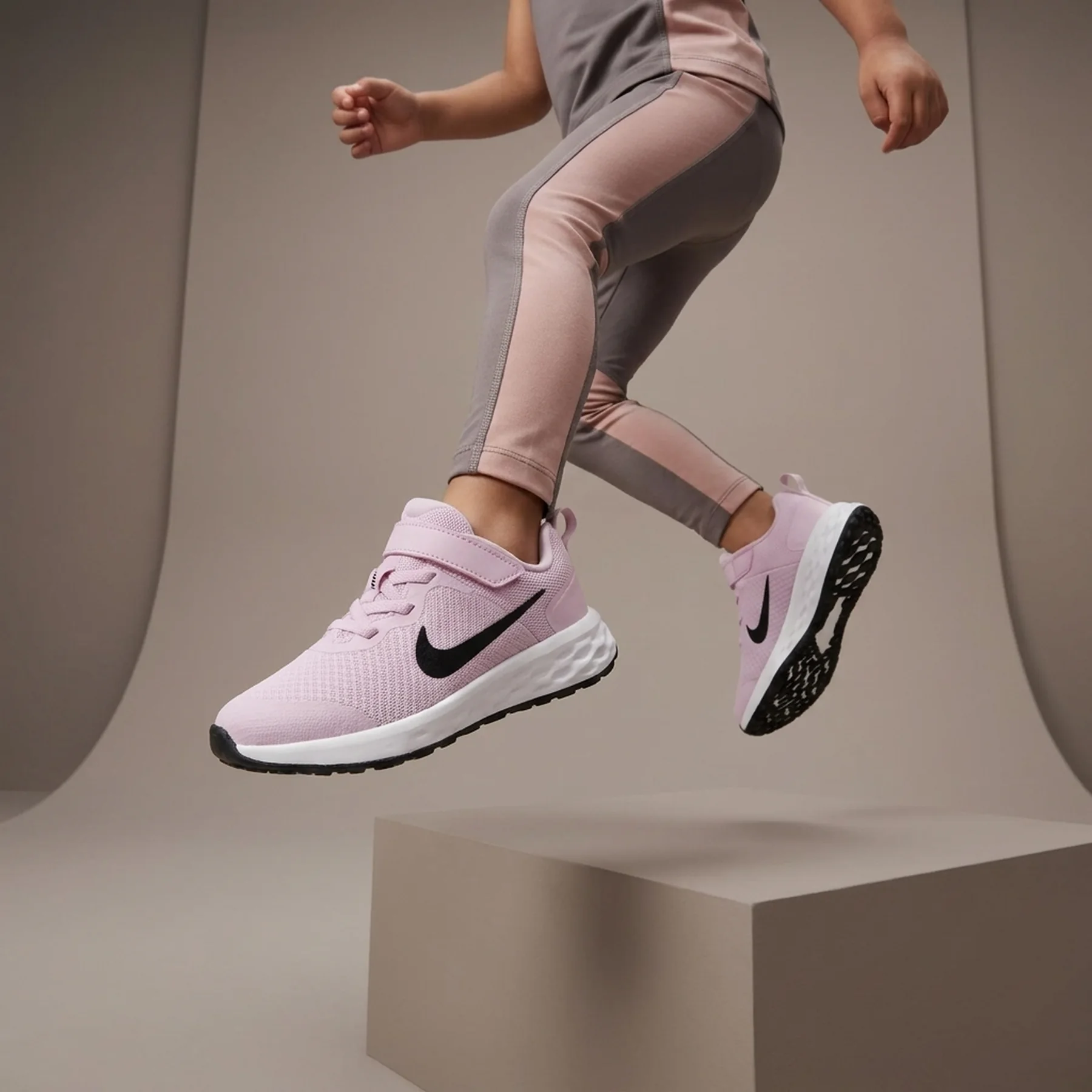 Кросівки дитячі Nike Revolution 6 Nn (Psv) (DD1095-608)