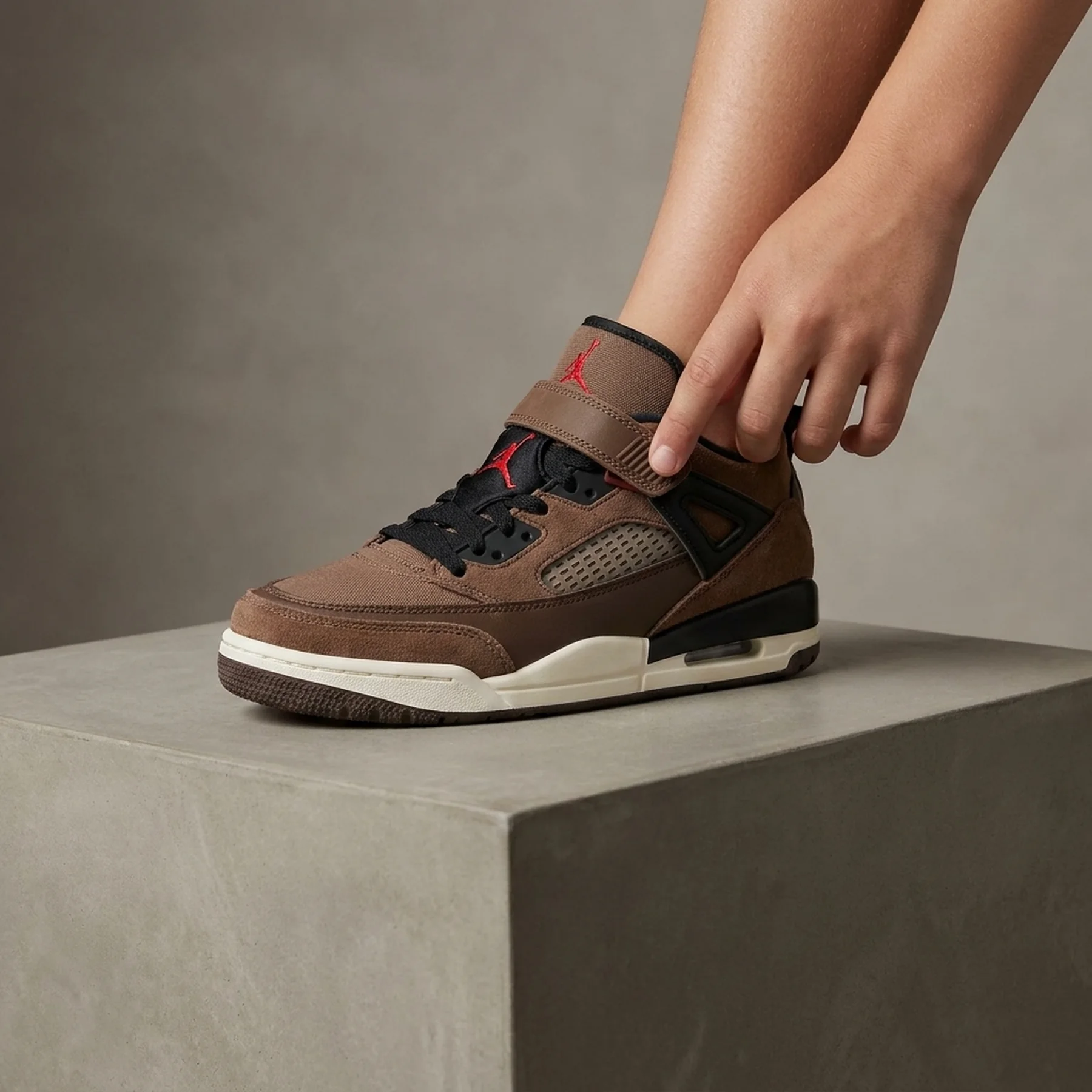 Кросівки дитячі Nike Spizike Low (Gs) Brown (FQ3950-202)