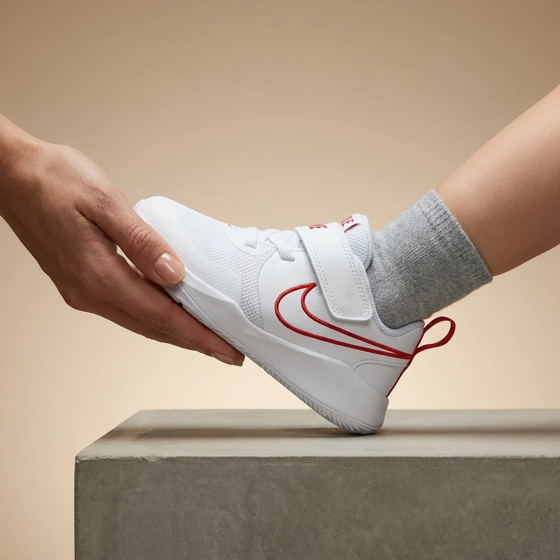Кросівки дитячі Nike Team Hustle D 11 (DV8995-102)