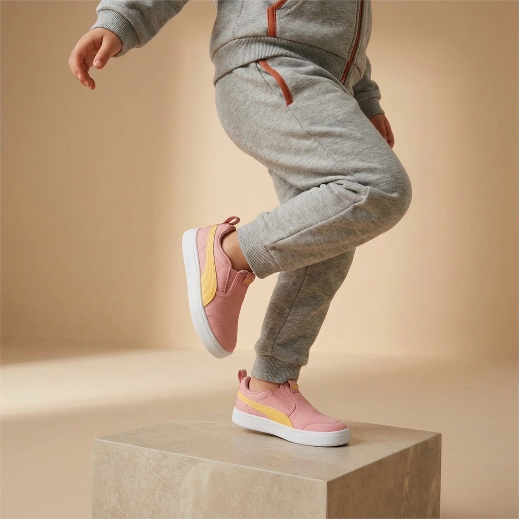 Кросівки дитячі Puma Courtflex V2 Slip Pink (374858-03)