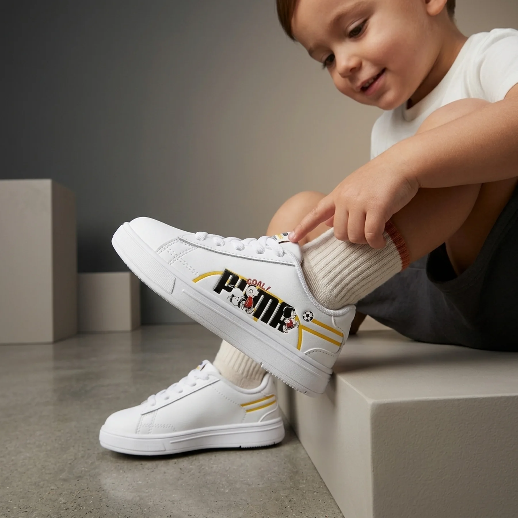 Кросівки дитячі Puma Peanuts Serve Pro Ac (380938-01)