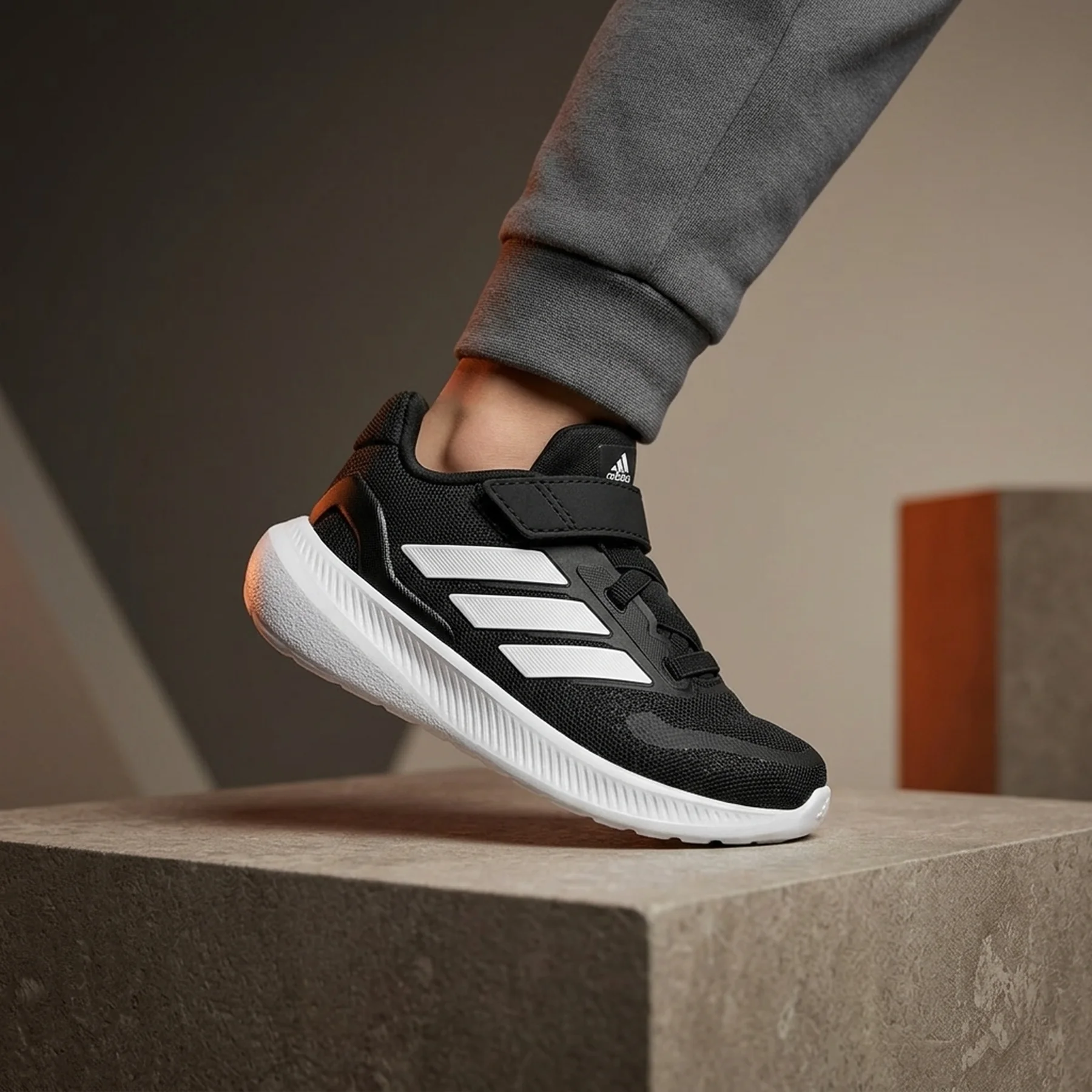 Кросівки дитячі RUNFALCON 5 EL I IE8598 Adidas 24 Чорний