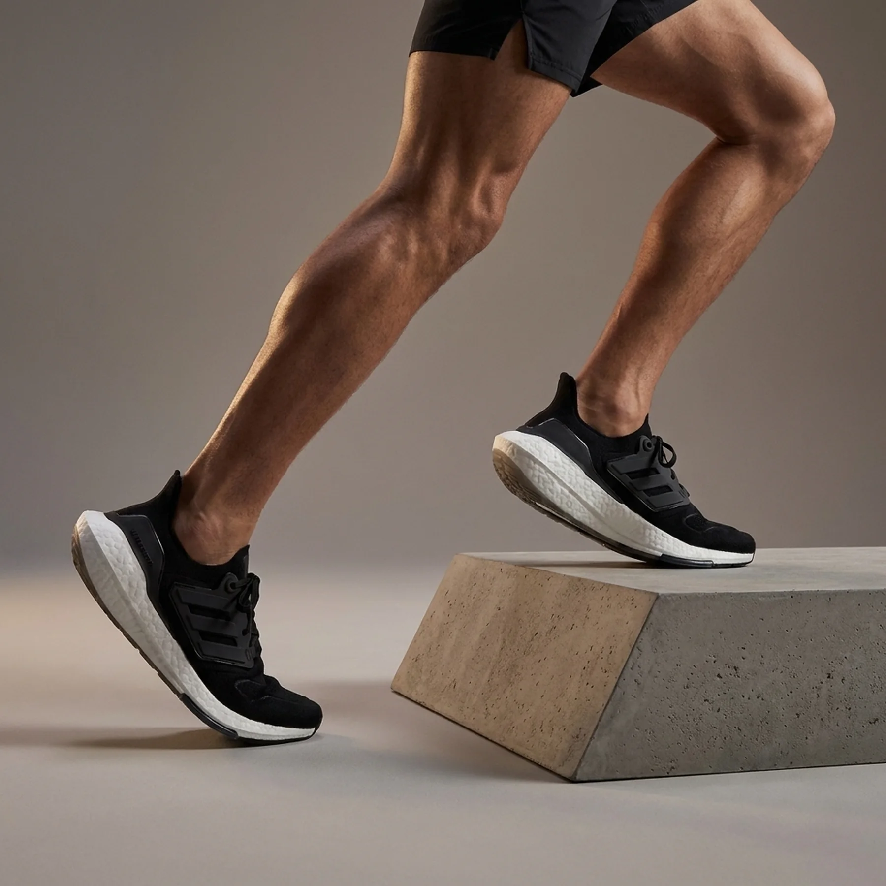 Кросівки для бігу чоловічі Adidas Ultraboost 22 (GX3062)