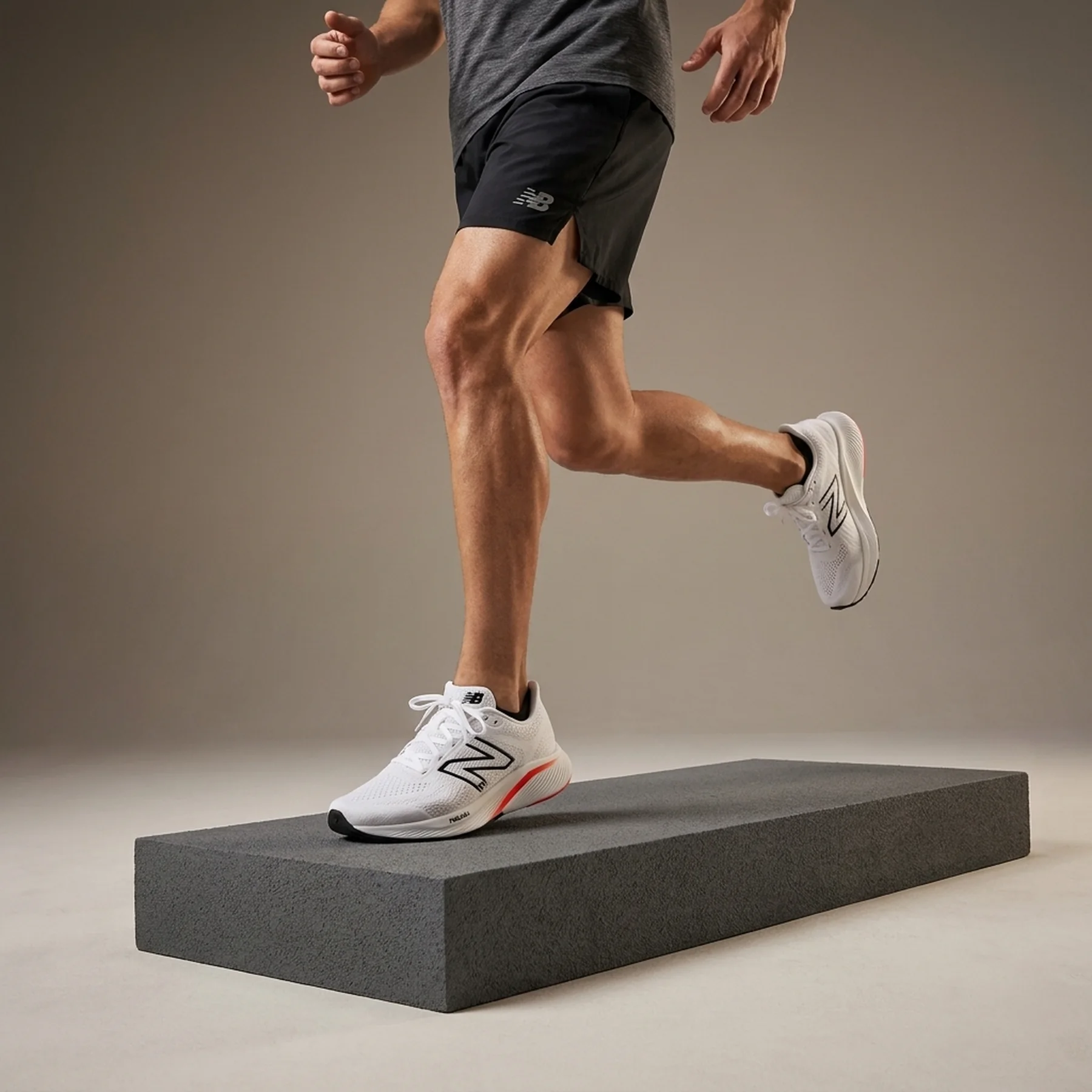 Кросівки для бігу чоловічі New Balance Propel V4 (MFCPRLW4)