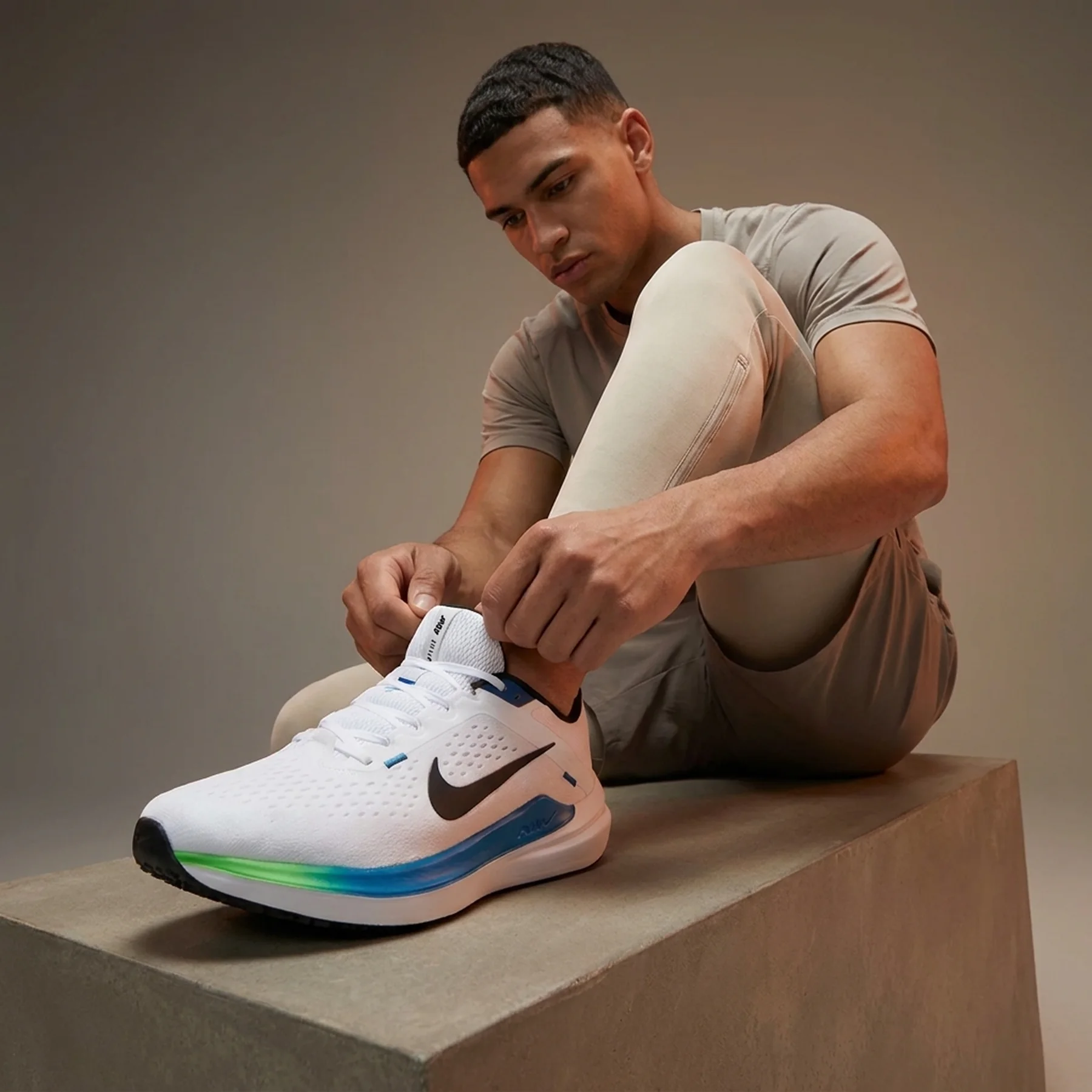 Кросівки для бігу чоловічі Nike Air Winflo 10 (DV4022-103)