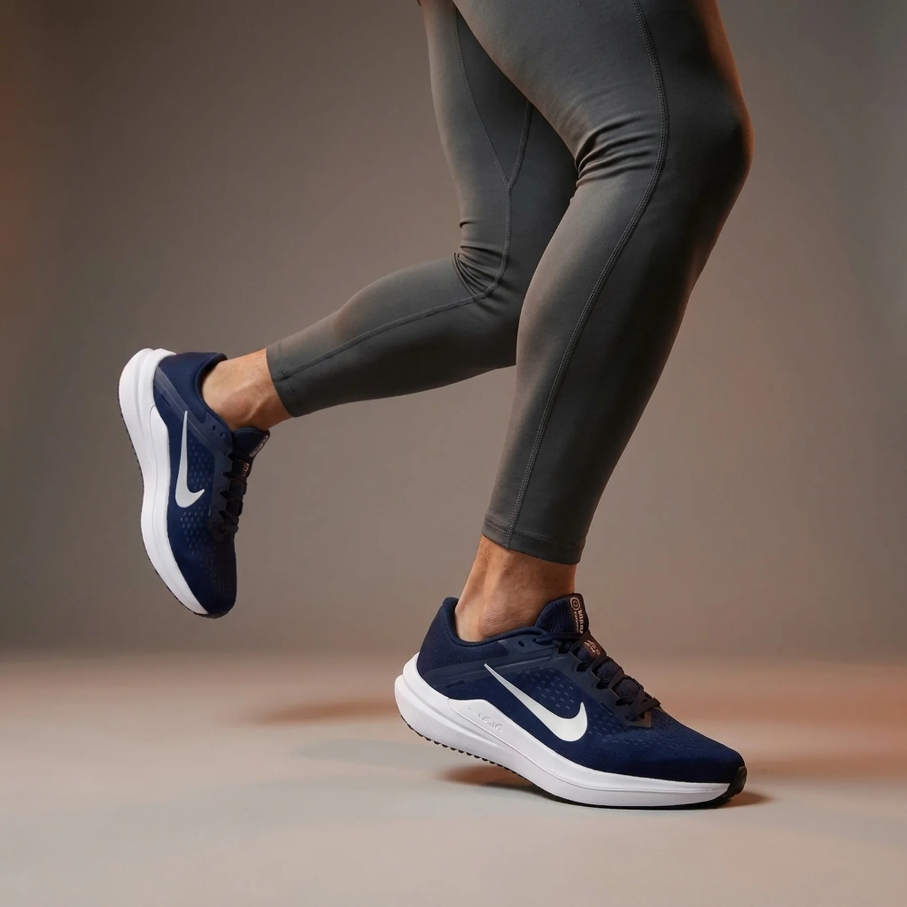 Кросівки для бігу чоловічі Nike Air Winflo 10 (DV4022-400)