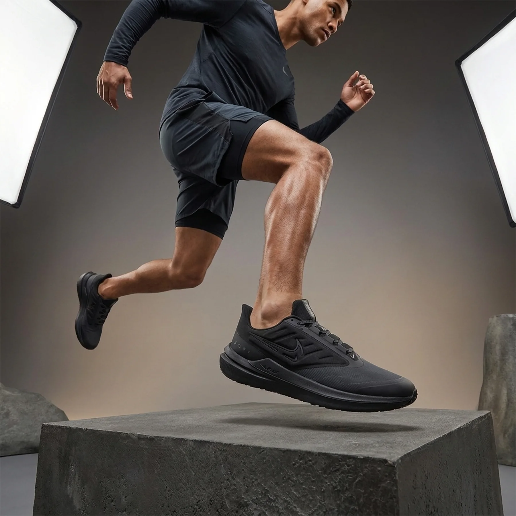 Кросівки для бігу чоловічі Nike Air Winflo 9 Shield (DM1106-007)