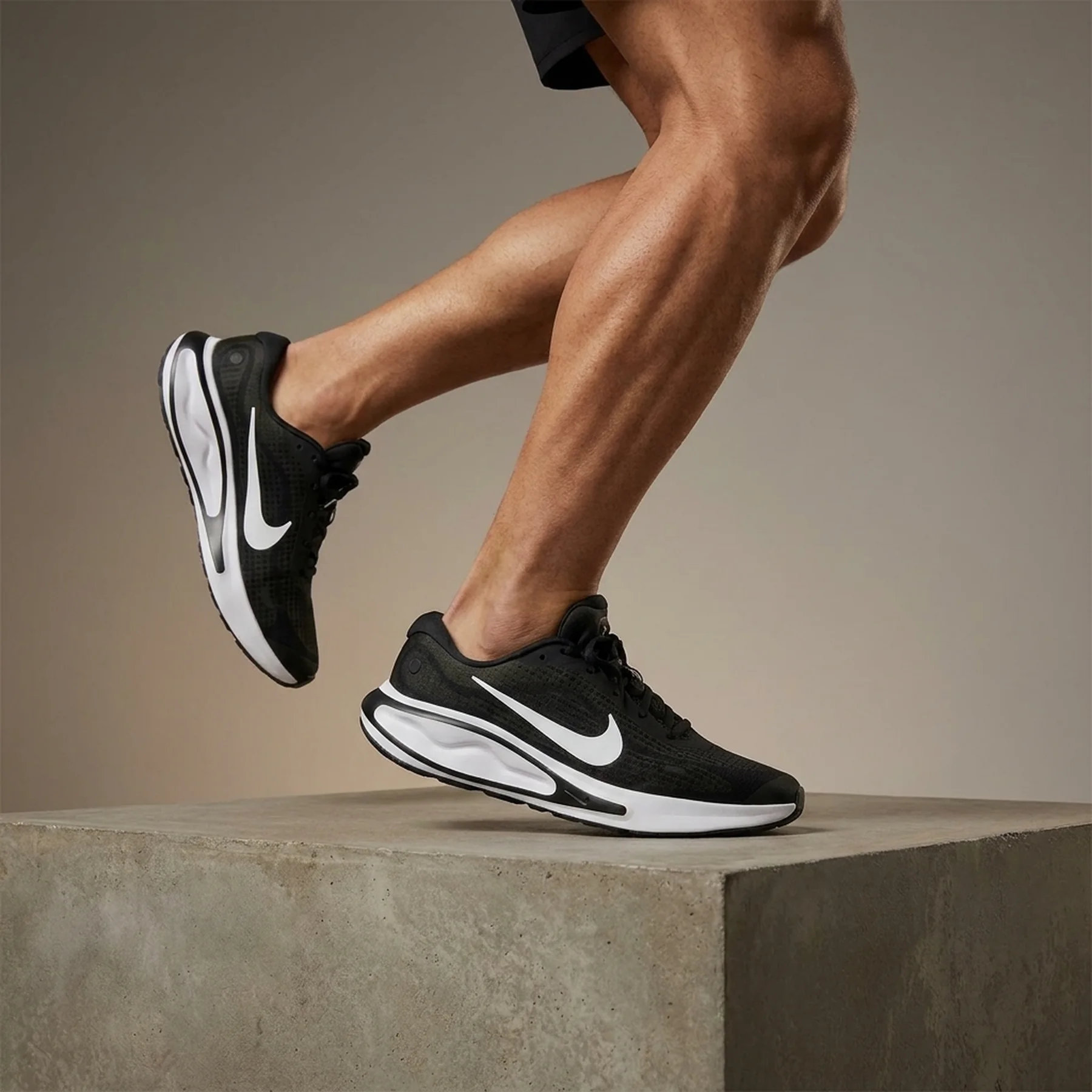 Кросівки для бігу чоловічі Nike Journey Run (FN0228-001)