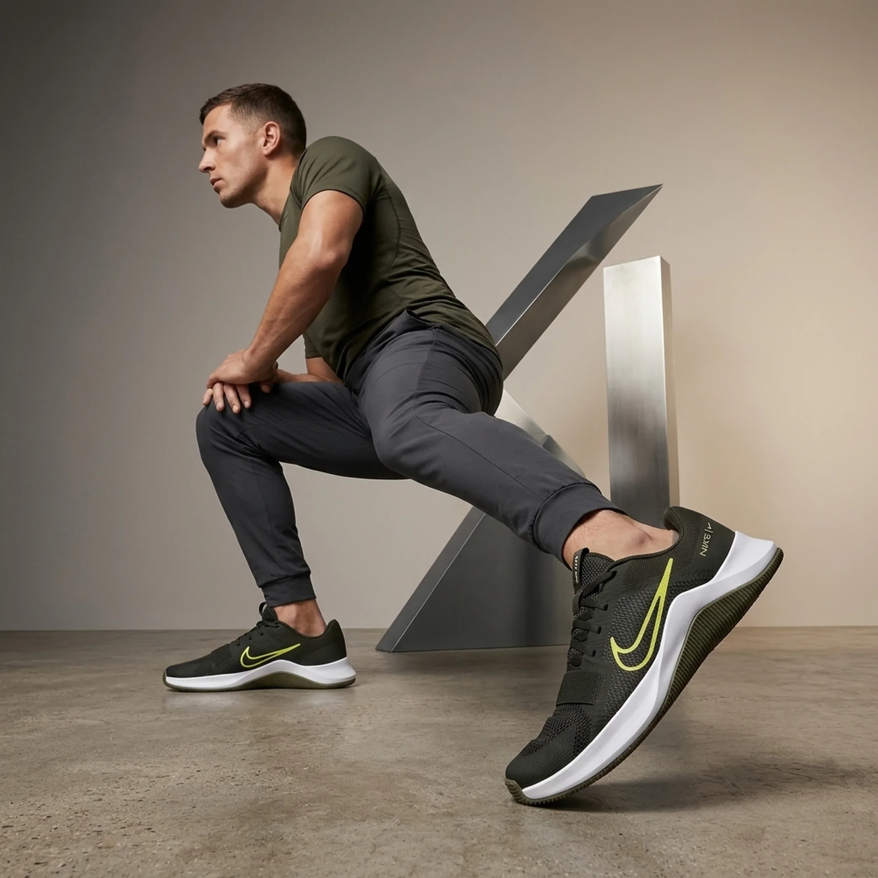 Кросівки для бігу чоловічі Nike Mc Trainer 2 (DM0823-300)