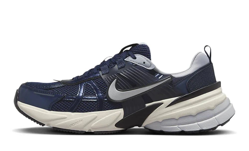 Кросівки для бігу чоловічі Nike V2k Run (HJ4497-400)