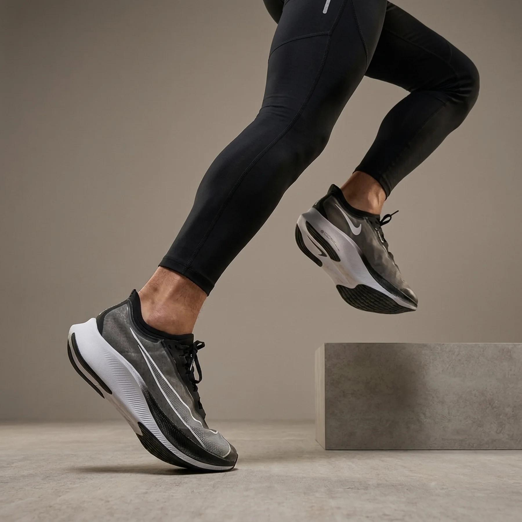 Кросівки для бігу чоловічі Nike Zoom Fly 3 (AT8240-007)