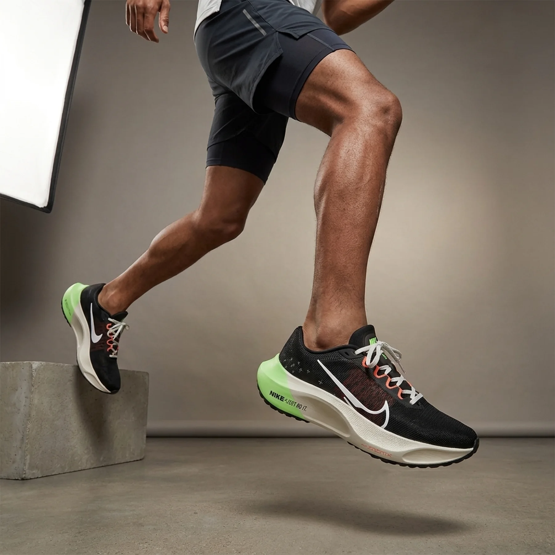 Кросівки для бігу чоловічі Nike Zoom Fly 5 (FB1847-011)