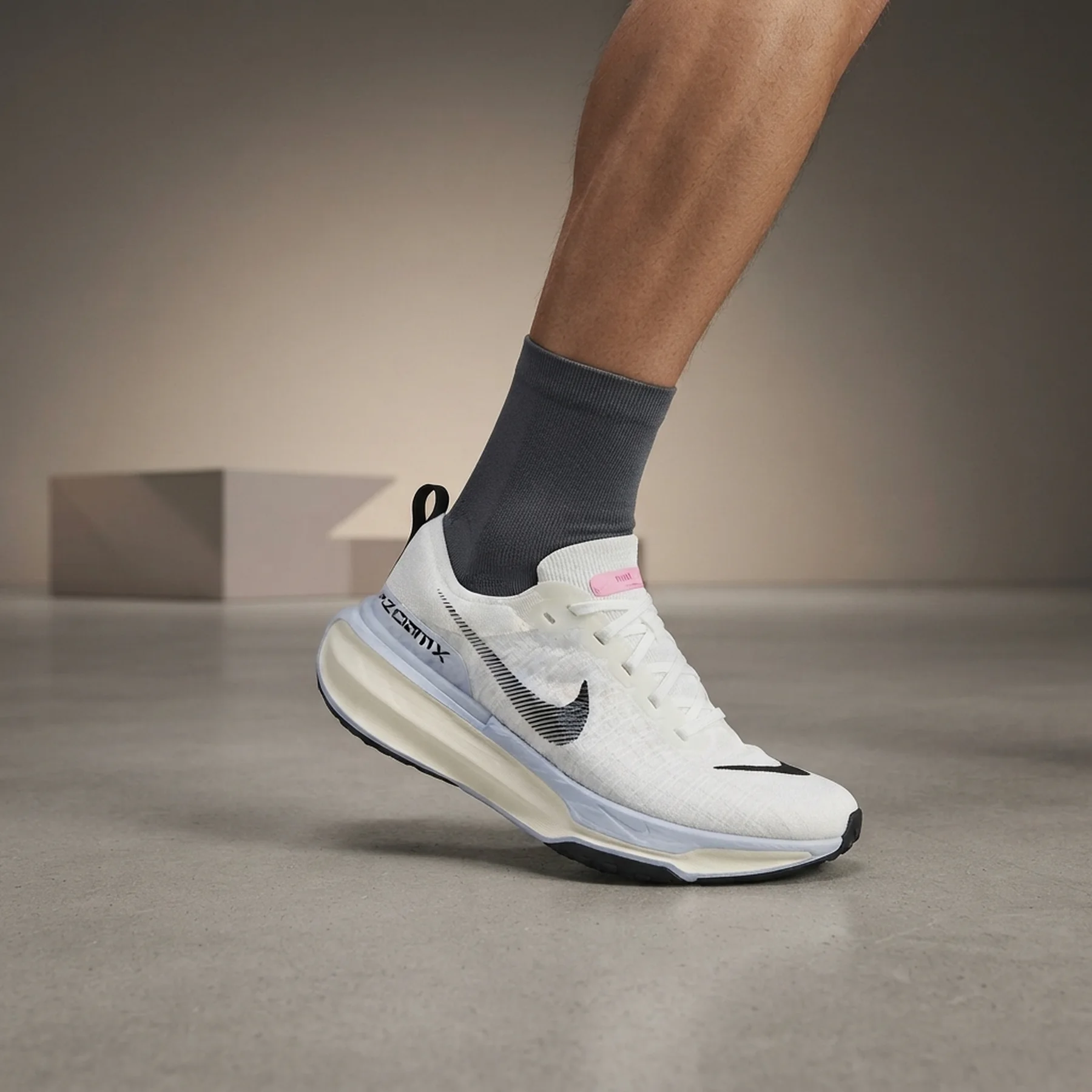 Кросівки для бігу чоловічі Nike Zoomx Invincible Run Fk3 (DR2615-100)