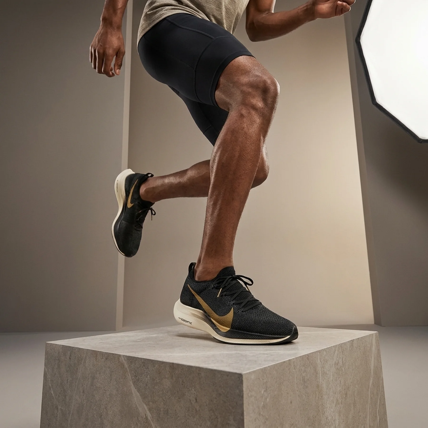 Кросівки для бігу чоловічі Nike Zoomx Vaporfly (DV4129-001)