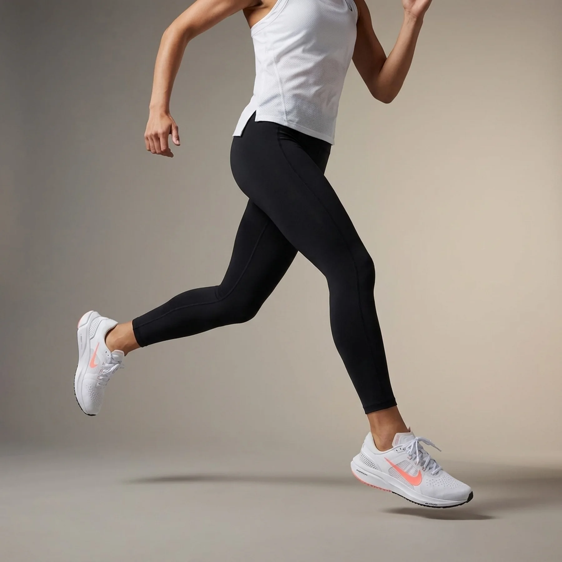 Кросівки для бігу унісекс Nike Air Zoom Vomero 15 (CU1856-001)