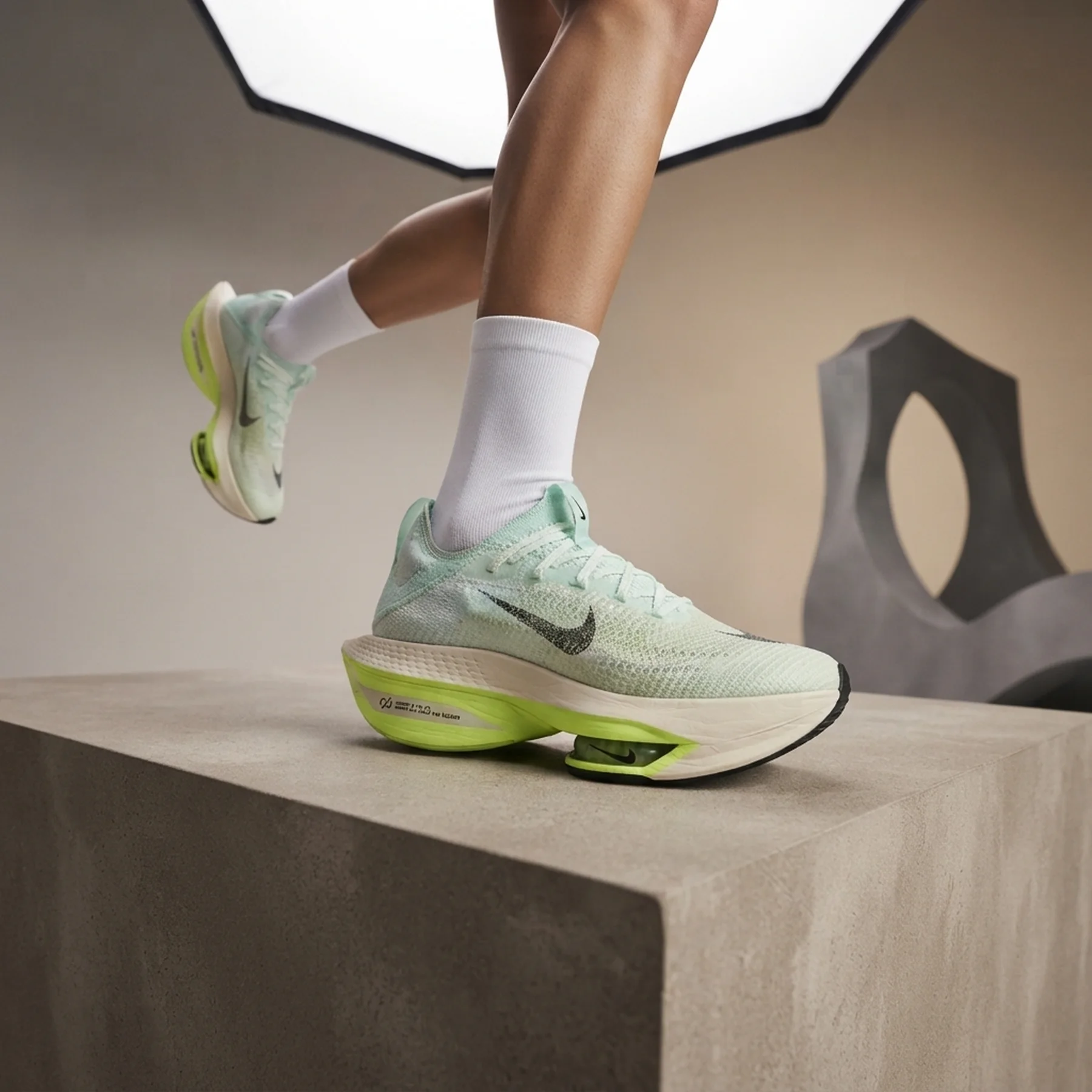 Кросівки для бігу жіночі Nike Air Zoom Aphafly (DV9425-300)