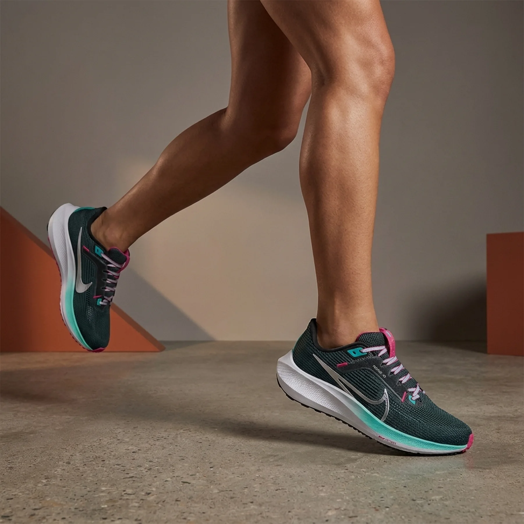 Кросівки для бігу жіночі Nike Air Zoom Pegasus 40 (DV3854-301)