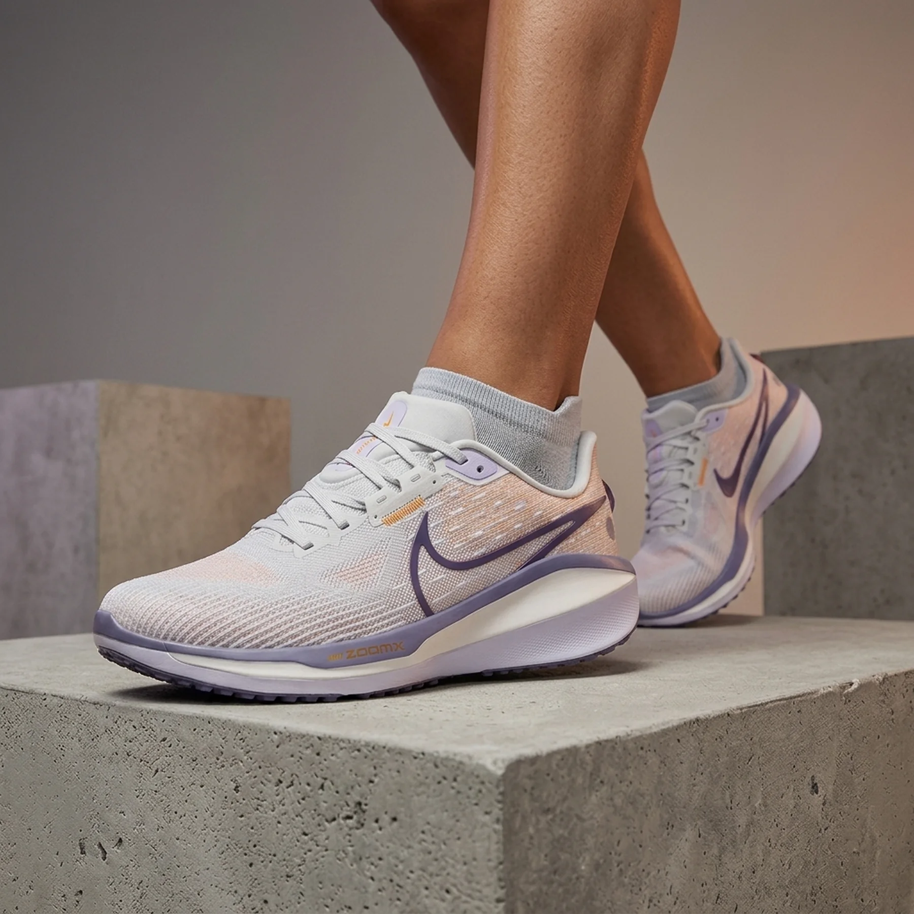 Кросівки для бігу жіночі Nike Air Zoom Vomero 17 (FB8502-005)