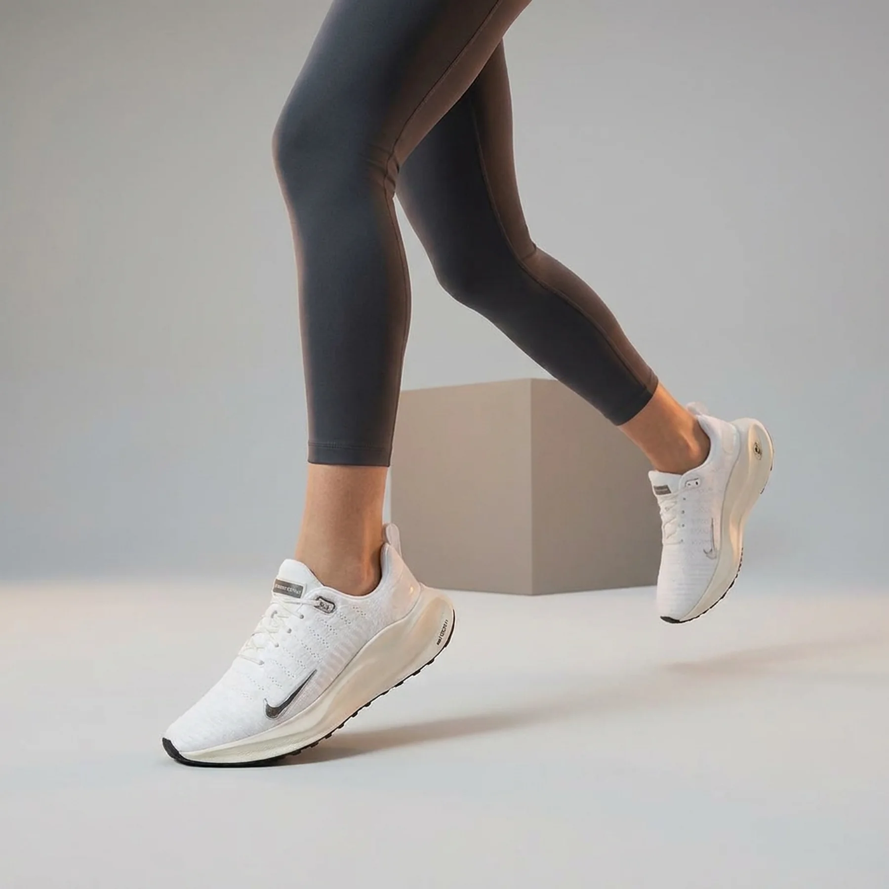 Кросівки для бігу жіночі Nike React Infinity Run Fk 4 (DR2670-010)