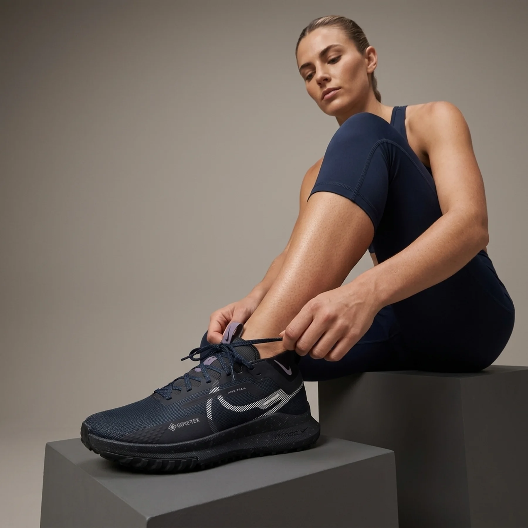 Кросівки для бігу жіночі Nike Pegasus Trail 4 Gore-Tex (FZ4343-400)