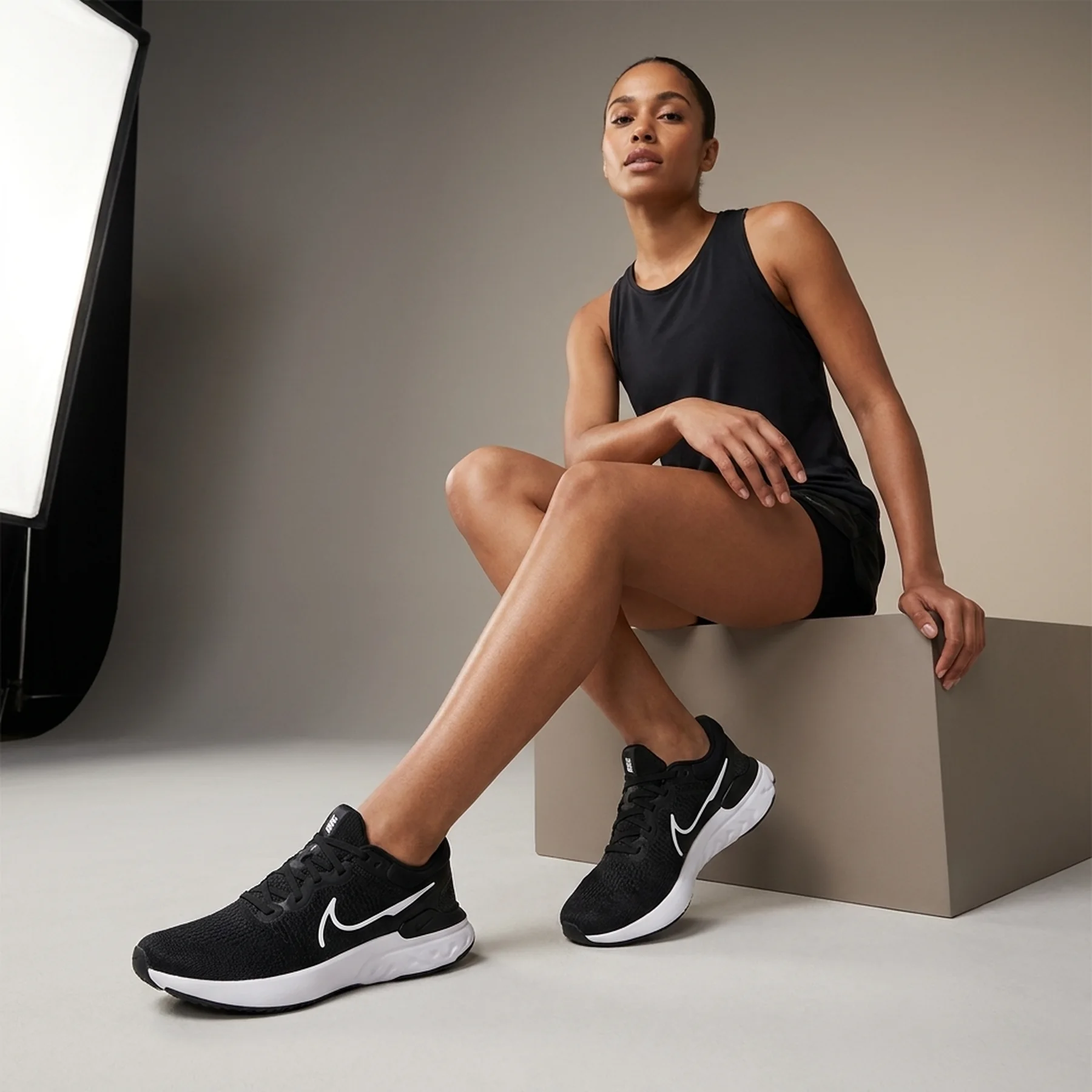 Кросівки для бігу жіночі Nike Renew Run 4 (DR2682-002)