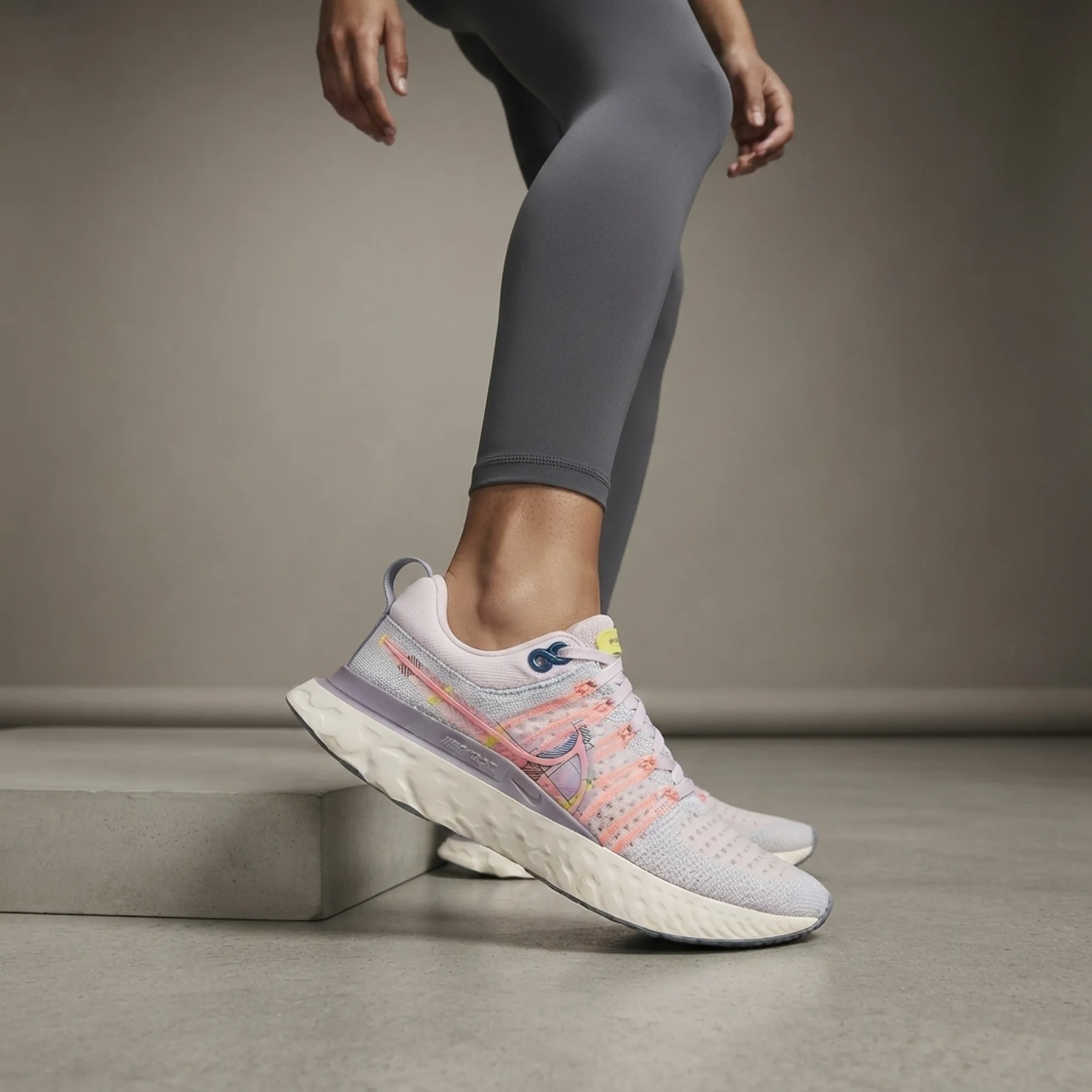 Кросівки для бігу жіночі Nike W React Infinity Run Fk 2 Prm (DH2497-600)