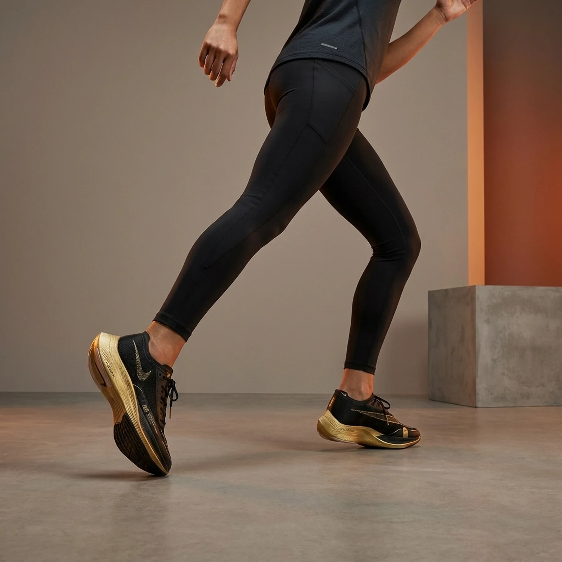 Кросівки для бігу жіночі Nike Zoomx Vaporfly (DV4130-002)