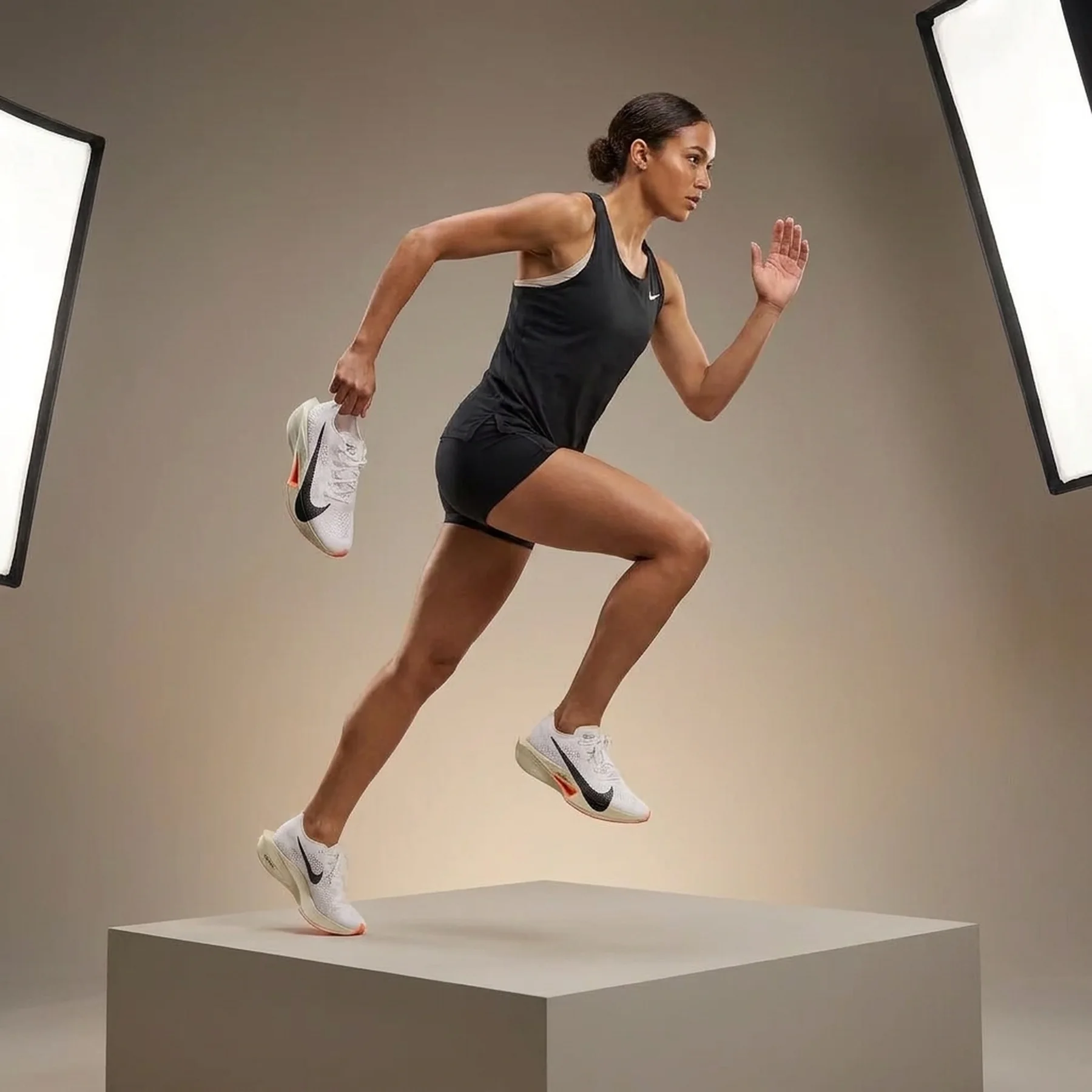 Кросівки для бігу жіночі Nike Zoomx Vaporfly (FB7937-100)