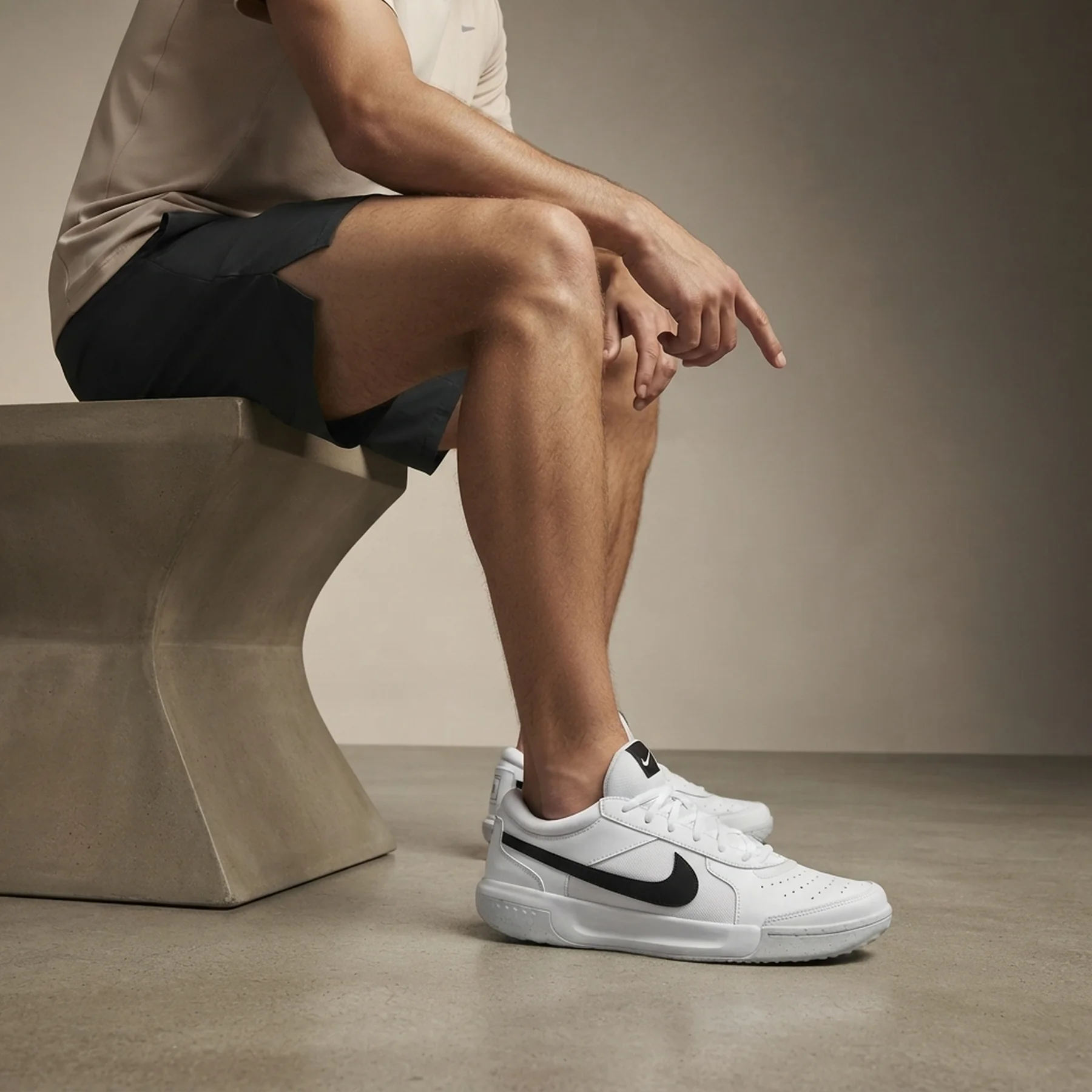 Кросівки для тенісу чоловічі Nike Zoom Court Lite 3 (DV3258-101)