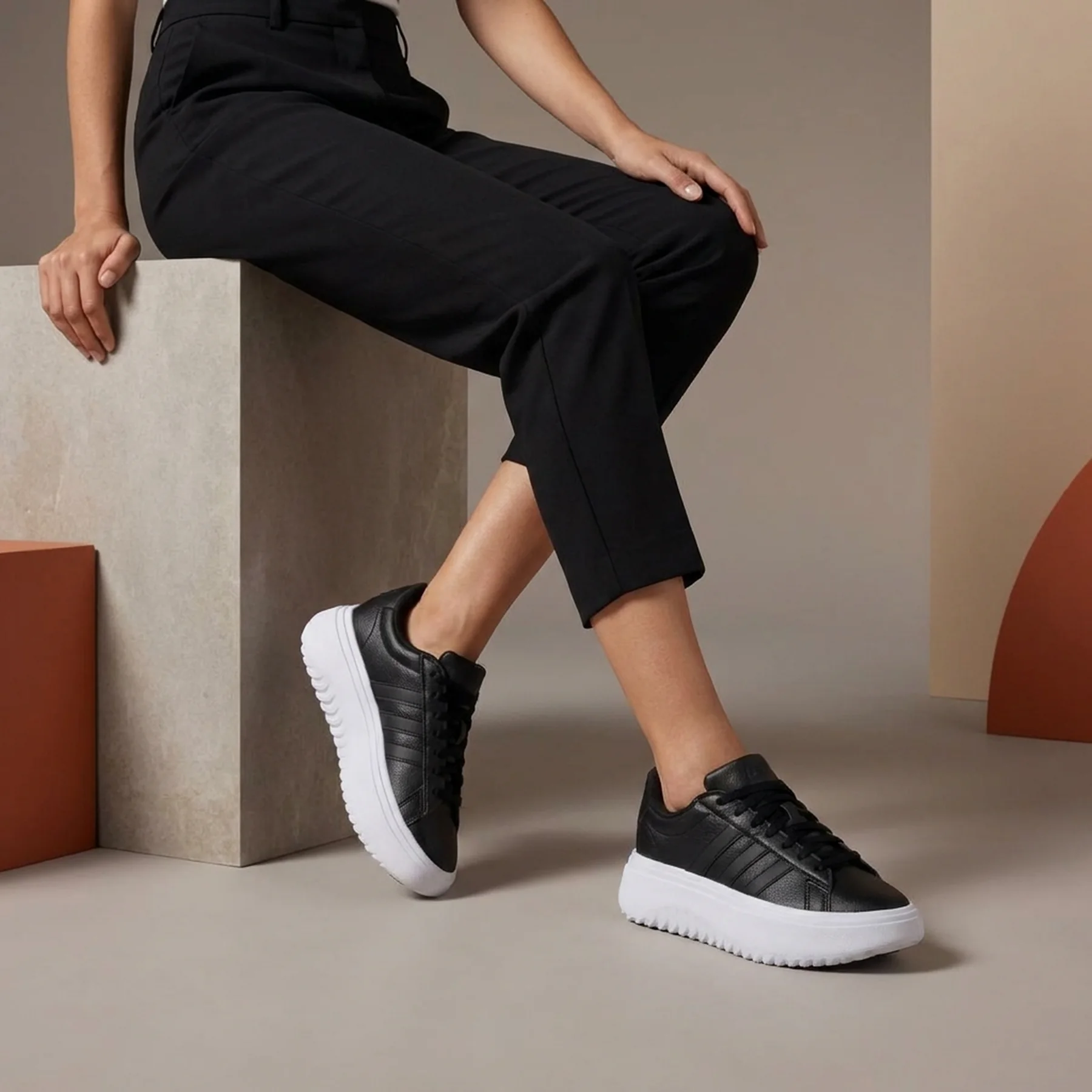 Кросівки GRAND COURT PLATFORM IE1093 Adidas 3,5 (36) Чорний