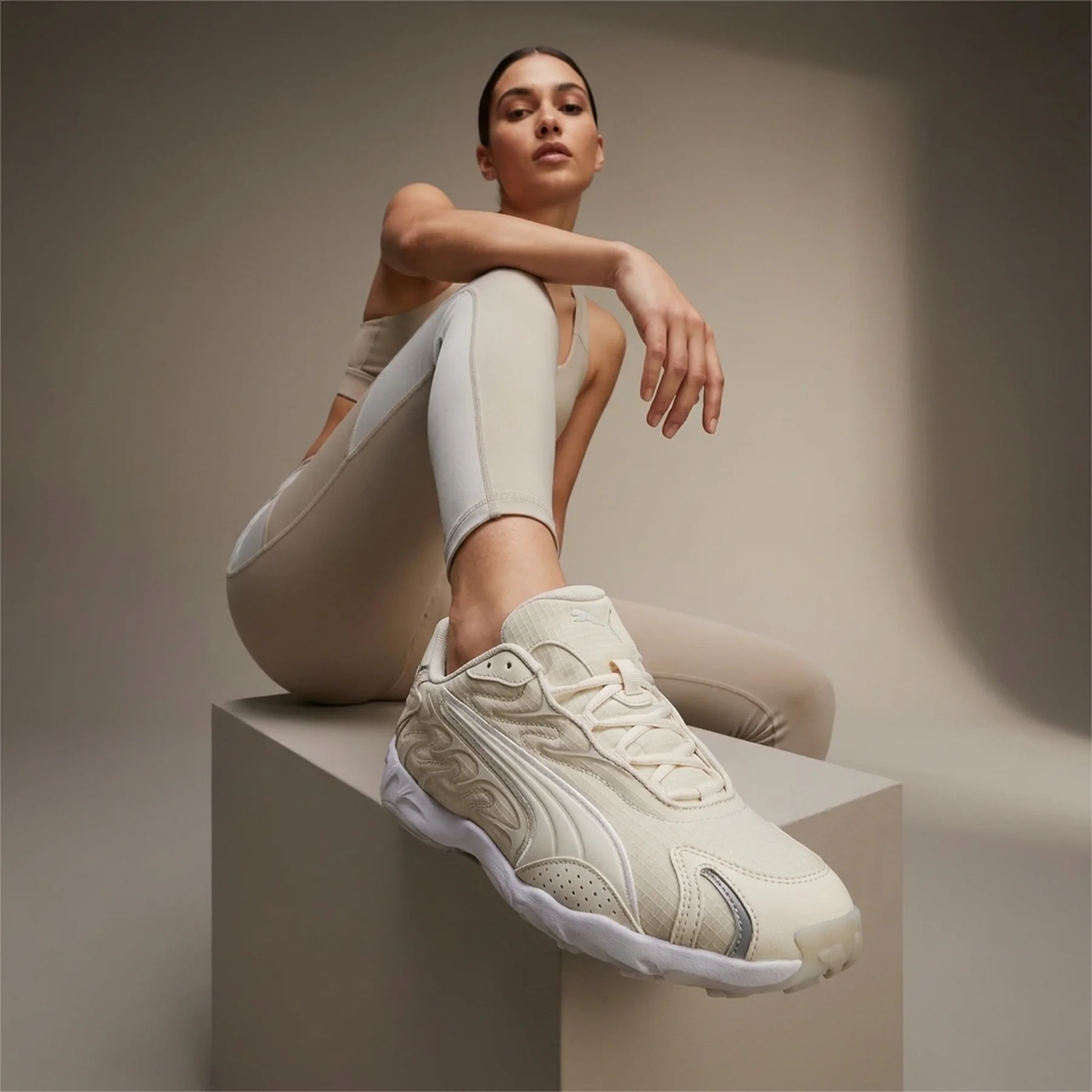 Кросівки Inhale Essentials Sneakers
