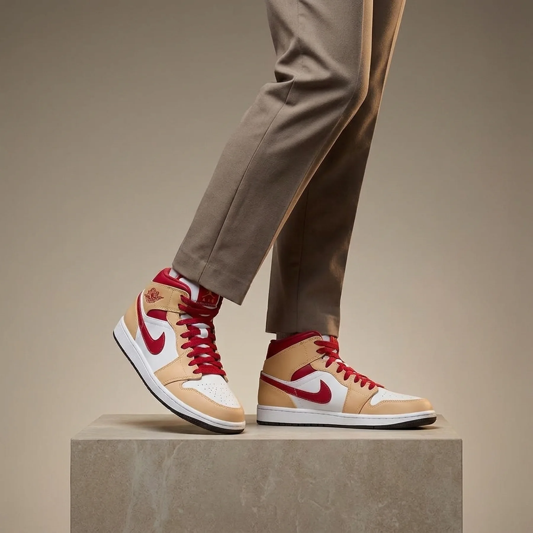 Кросівки Jordan 1 mid beige