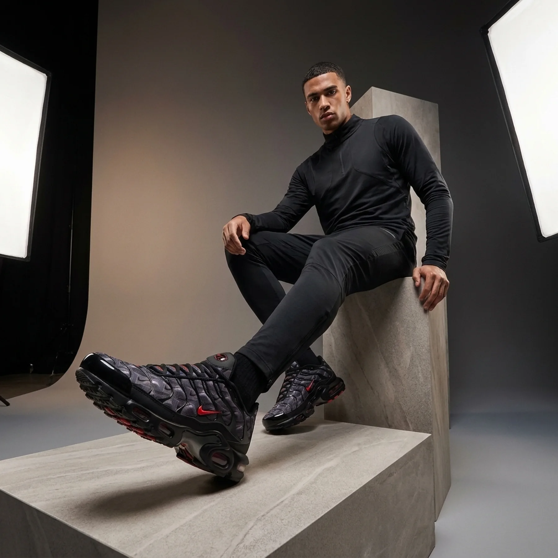 Кросівки Nike AIR MAX PLUS
