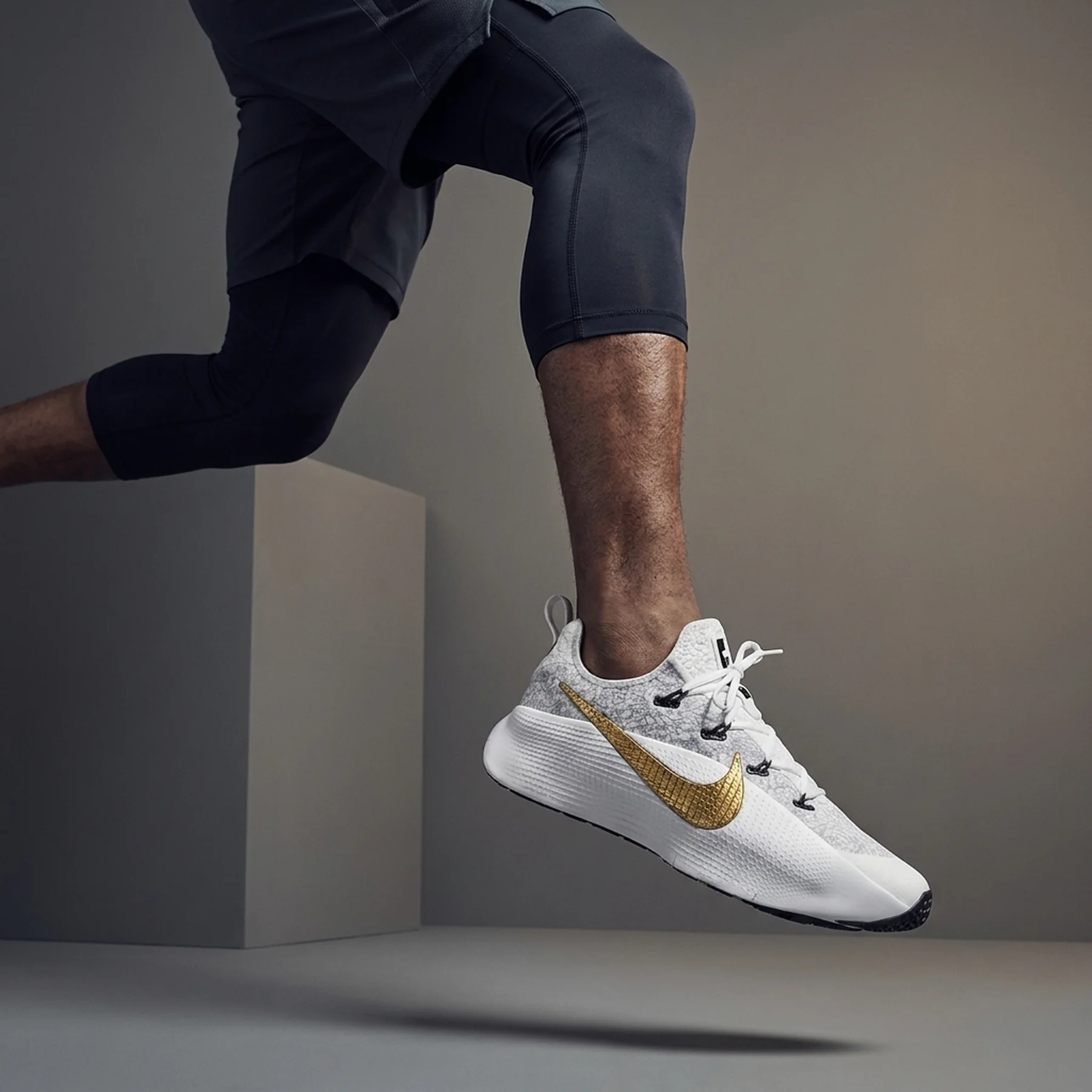 Кросівки Nike LEBRON TR 1