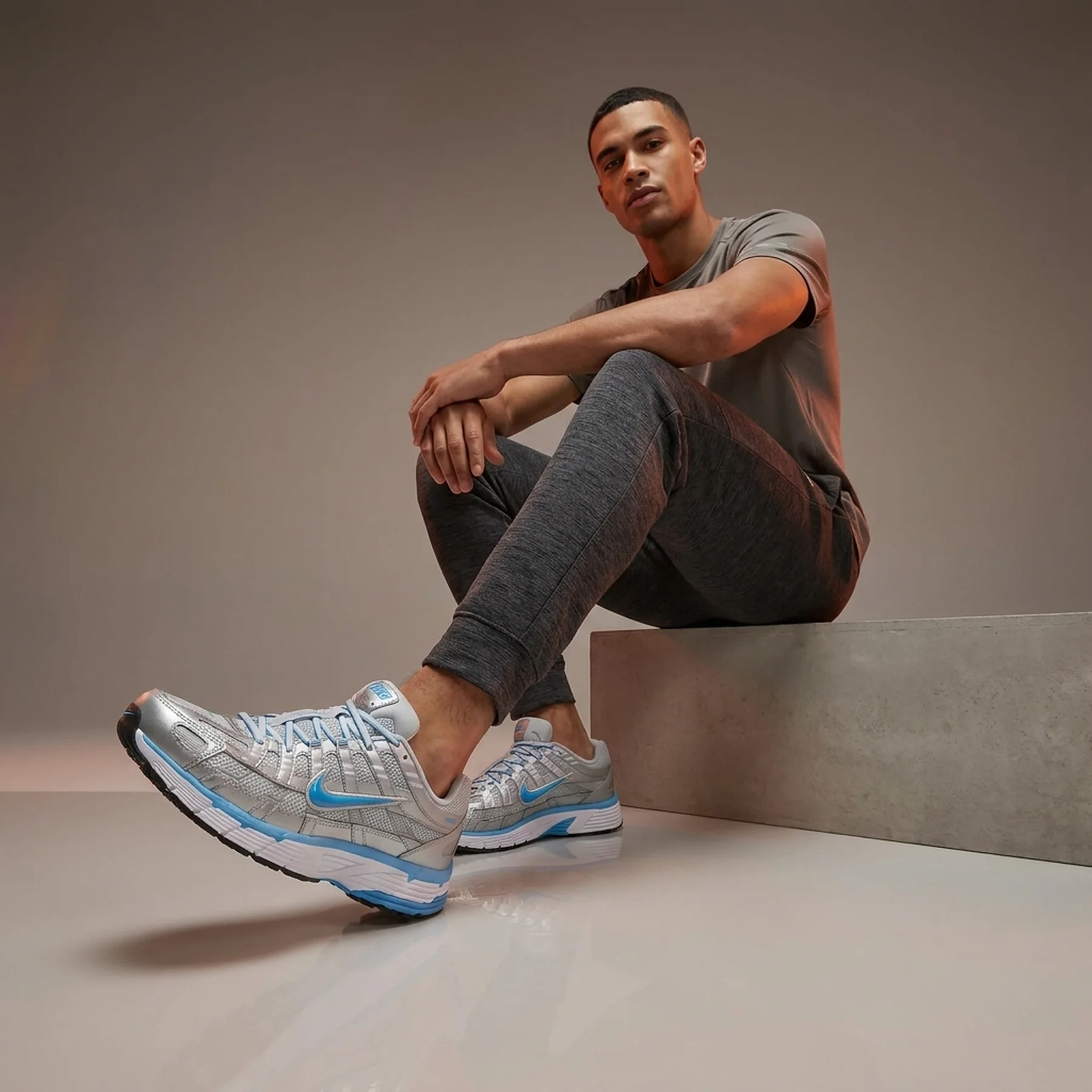 Кросівки Nike P-6000